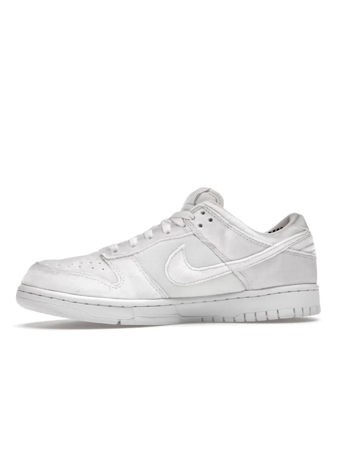 Мужские кроссовки с велюровым верхом Nike Dunk Low — изображение 3 из 4, белый/белый/белый