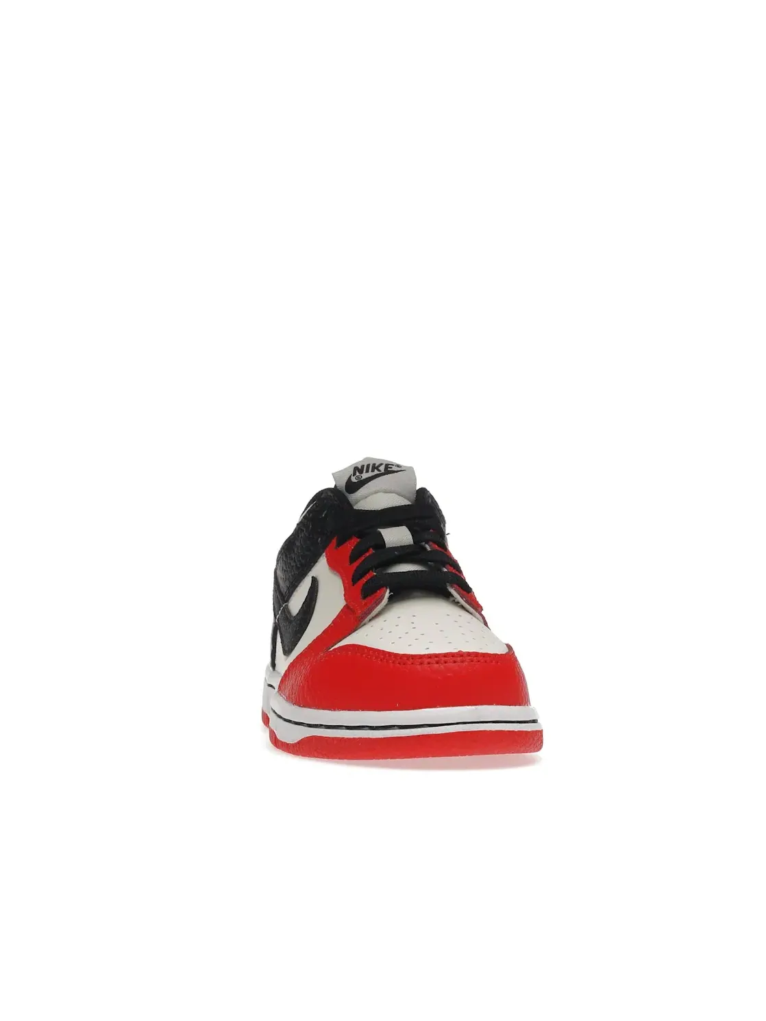 Детские кроссовки Lifestyle с кожаным верхом Nike Dunk Low EMB — изображение 2 из 4, черный/красный/черный