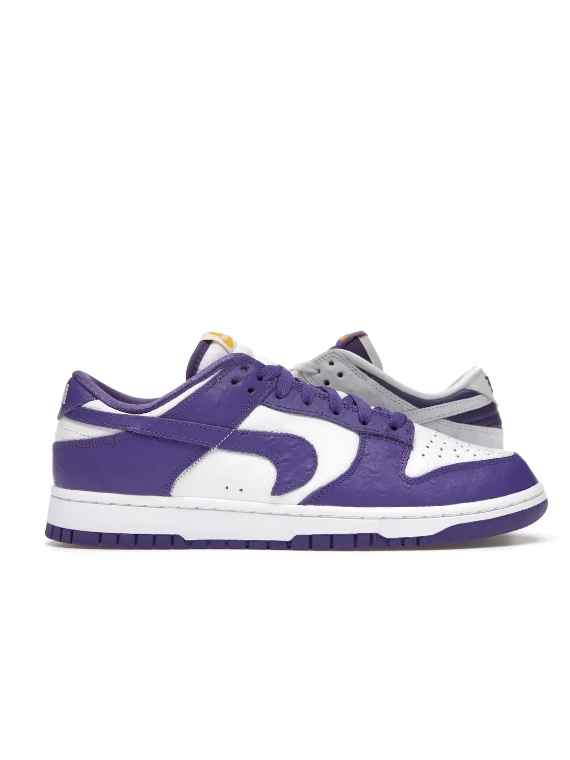 Женские кроссовки кожаные Nike Dunk Low — изображение 1 из 4, белый/фиолетовый-белый