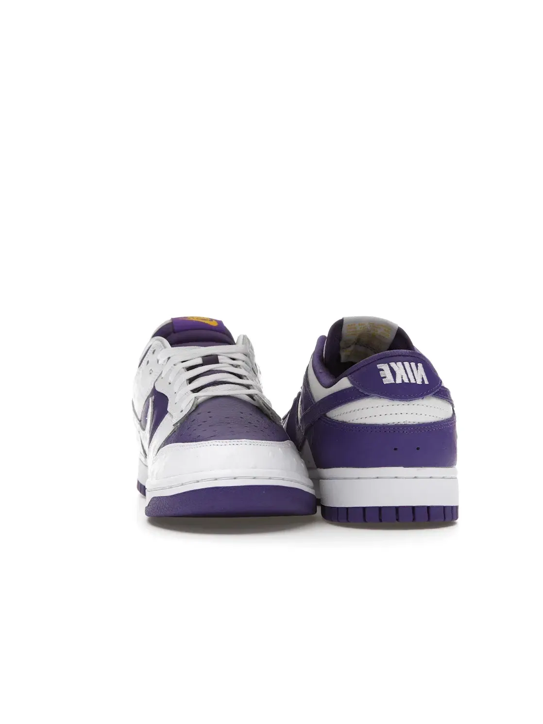 Женские кроссовки кожаные Nike Dunk Low — изображение 4 из 4, белый/фиолетовый-белый