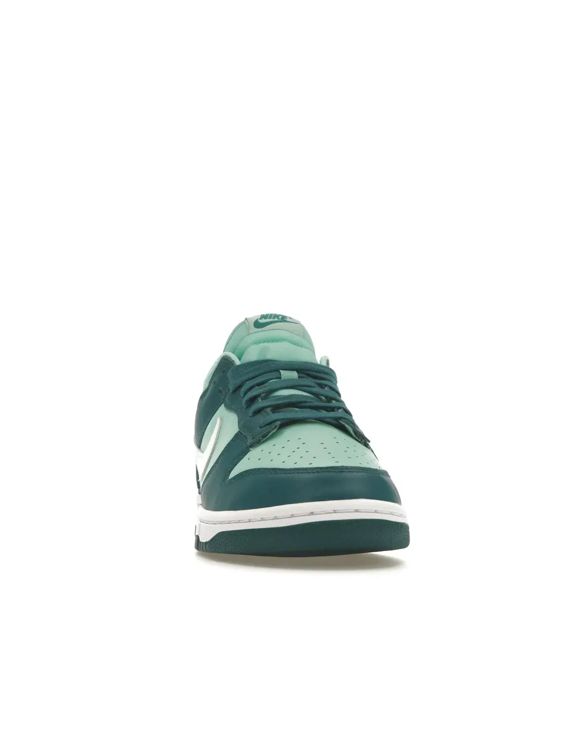 Женские кроссовки Lifestyle Nike Nike Dunk Low — изображение 2 из 4, белый
