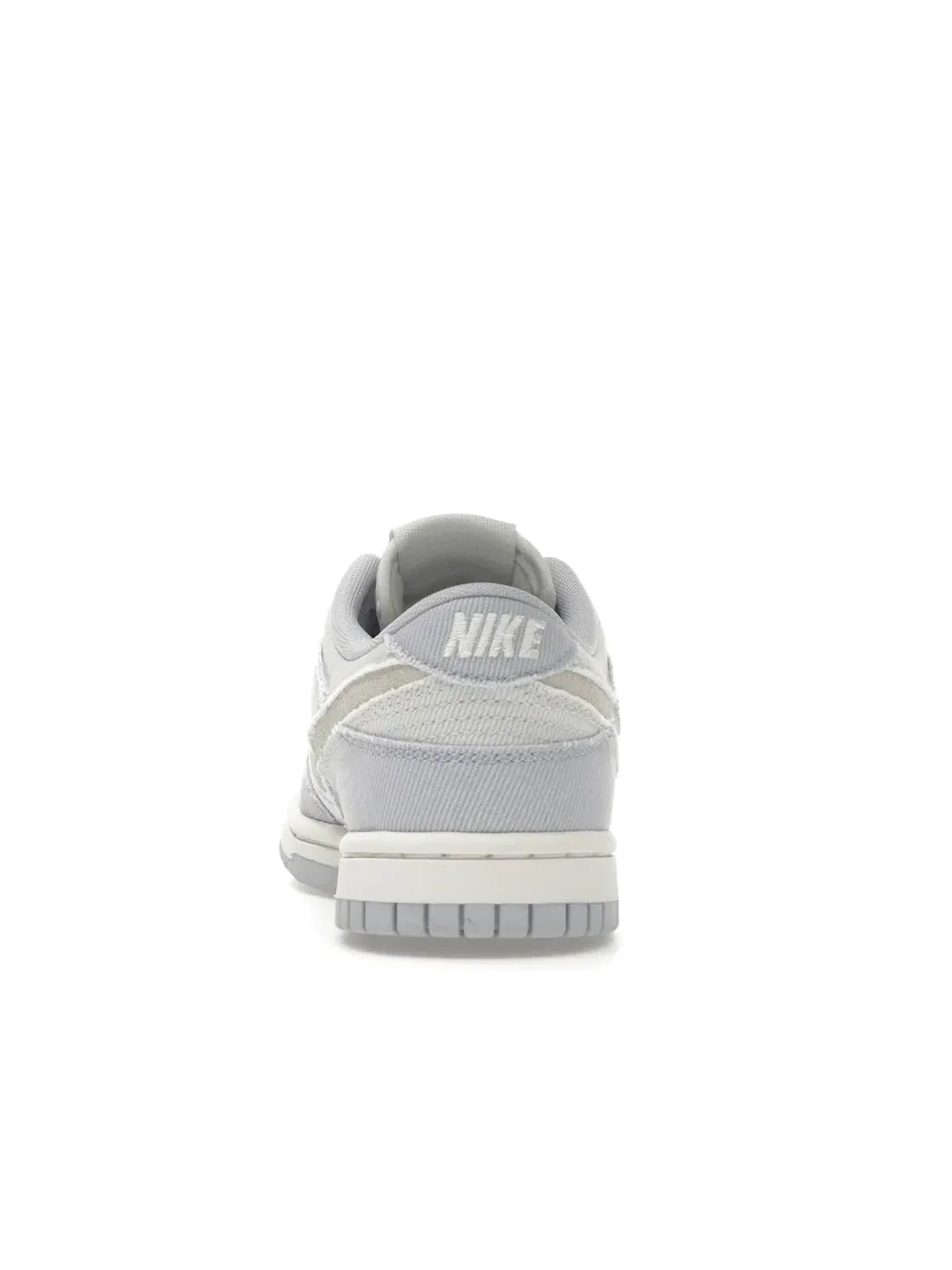 Женские кроссовки Lifestyle Nike Dunk Low — изображение 4 из 4, платиновый/белый