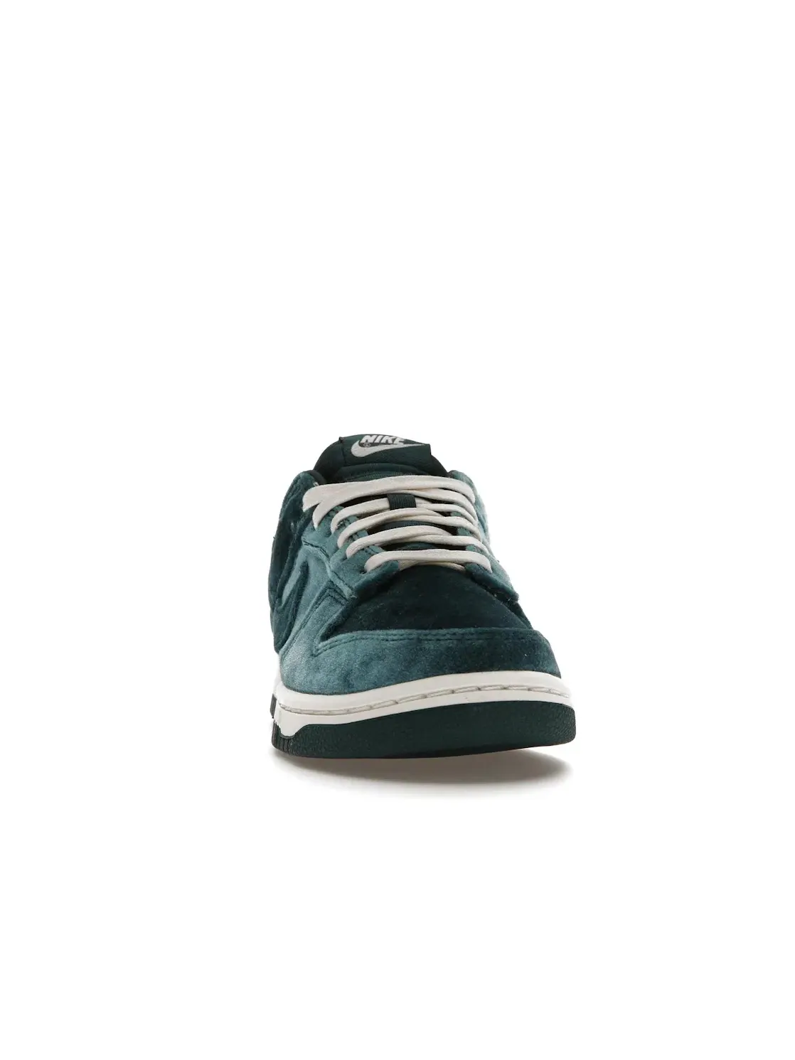 Женские кроссовки с велюровым верхом Nike Dunk Low, Dark Atomic Teal/Dark Atomic Teal/Sail — изображение 2 из 4