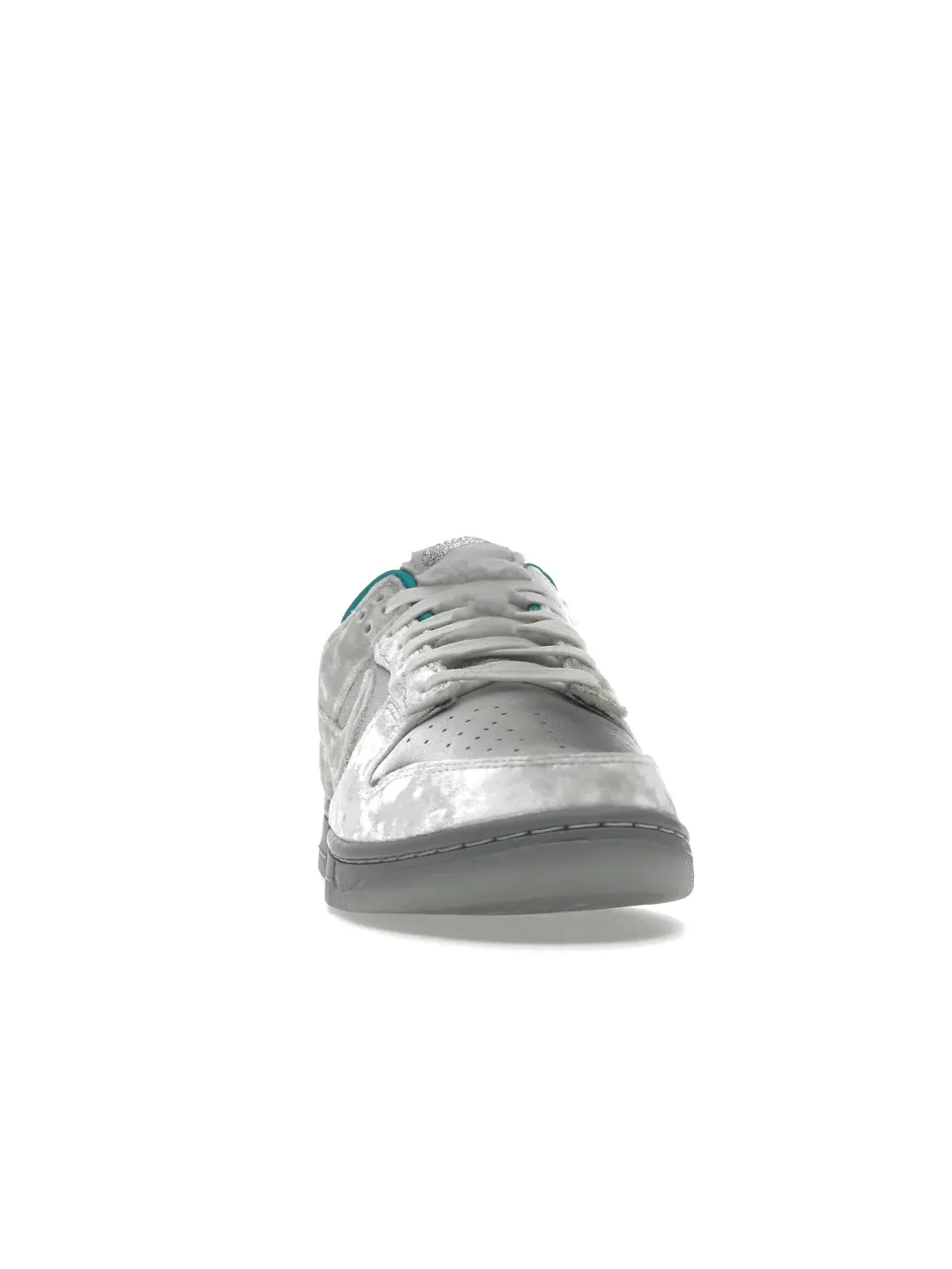 Женские кроссовки с декоративной вышивкой Nike Dunk Low Nike — изображение 2 из 4, серый