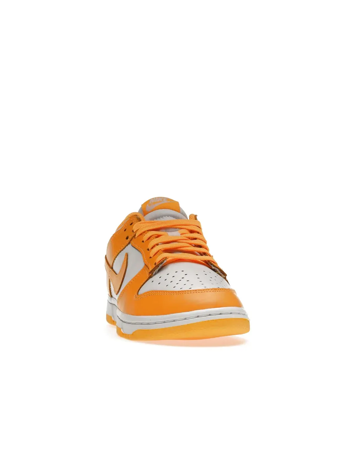 Женские кроссовки Lifestyle с белым кожаным верхом Nike Dunk Low — изображение 2 из 4