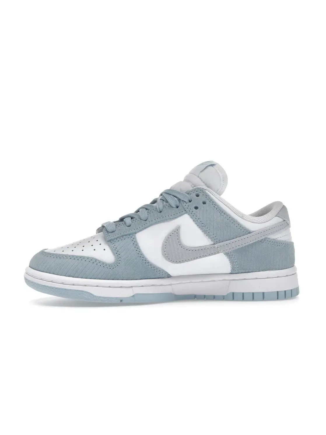 Женские кроссовки с замшевым верхом Nike Dunk Low — изображение 3 из 4