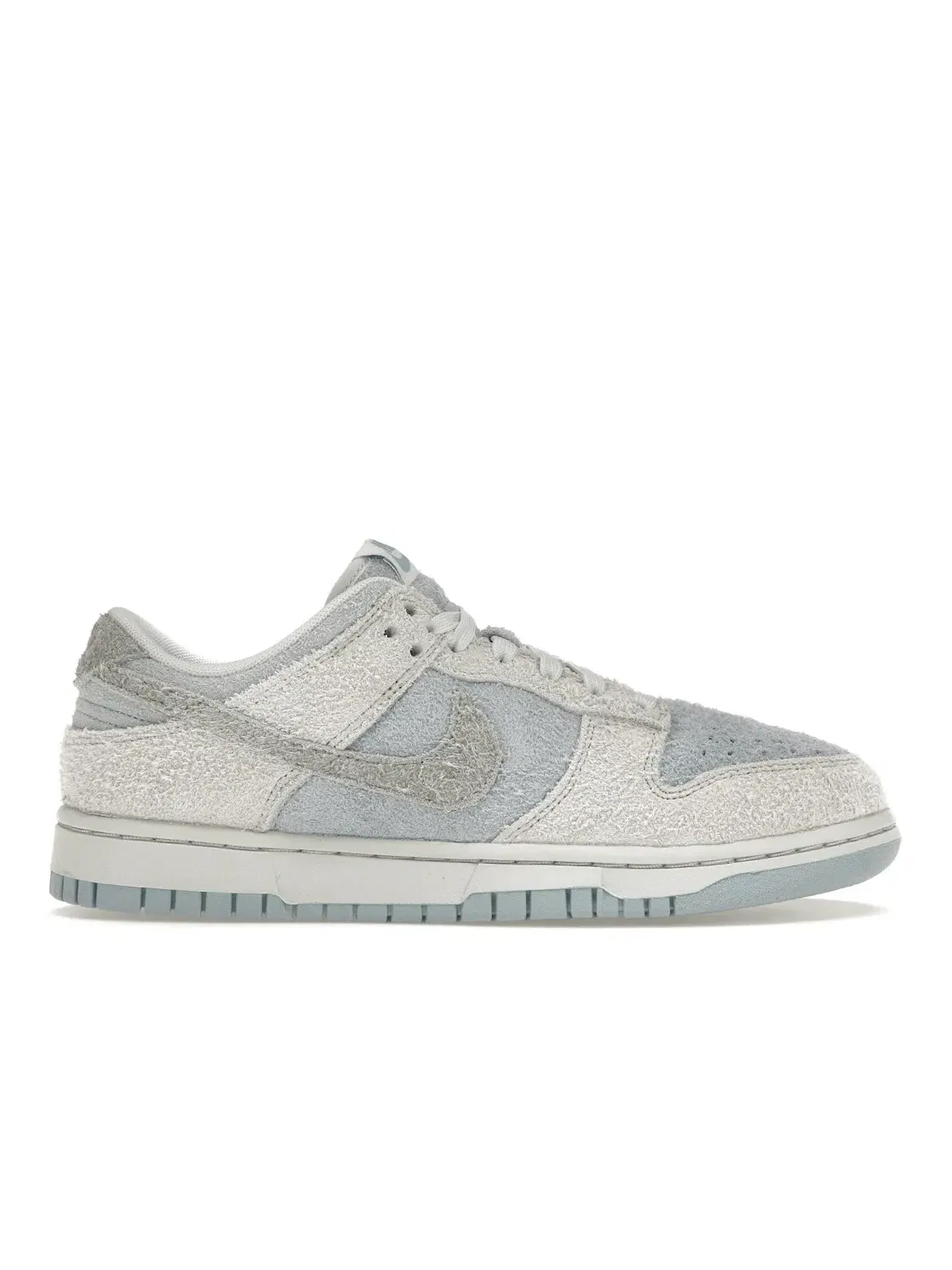 Женские кроссовки с ворсистым замшем Nike Dunk Low — изображение 1 из 4