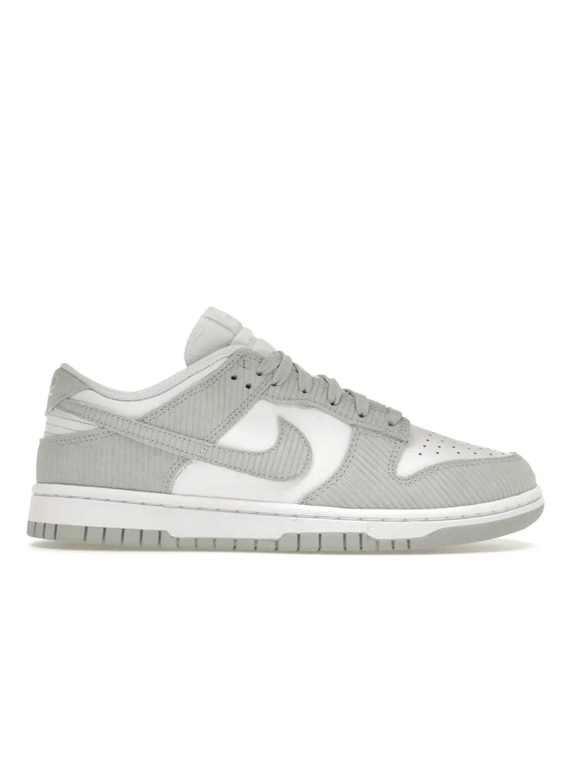 Женские кроссовки с вельветовыми вставками Nike Dunk Low — изображение 1 из 4