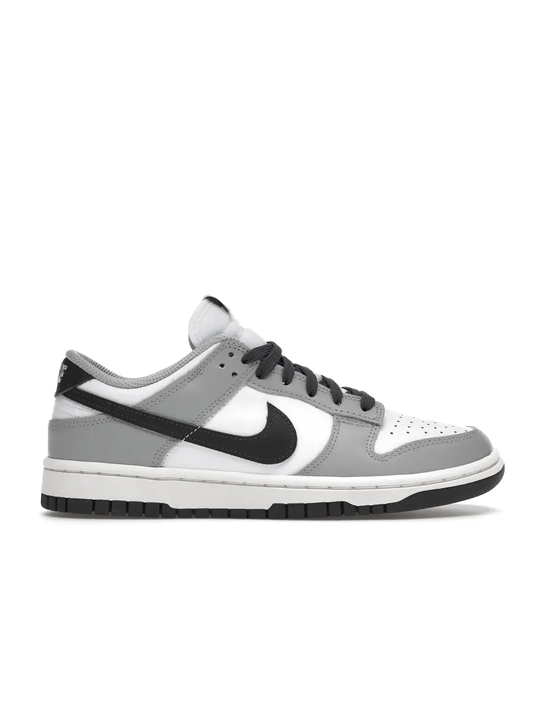 Женские кроссовки Lifestyle с кожаным верхом Nike Dunk Low — изображение 1 из 4