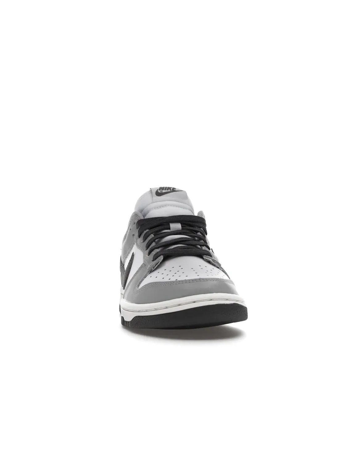 Женские кроссовки Lifestyle с кожаным верхом Nike Dunk Low — изображение 2 из 4