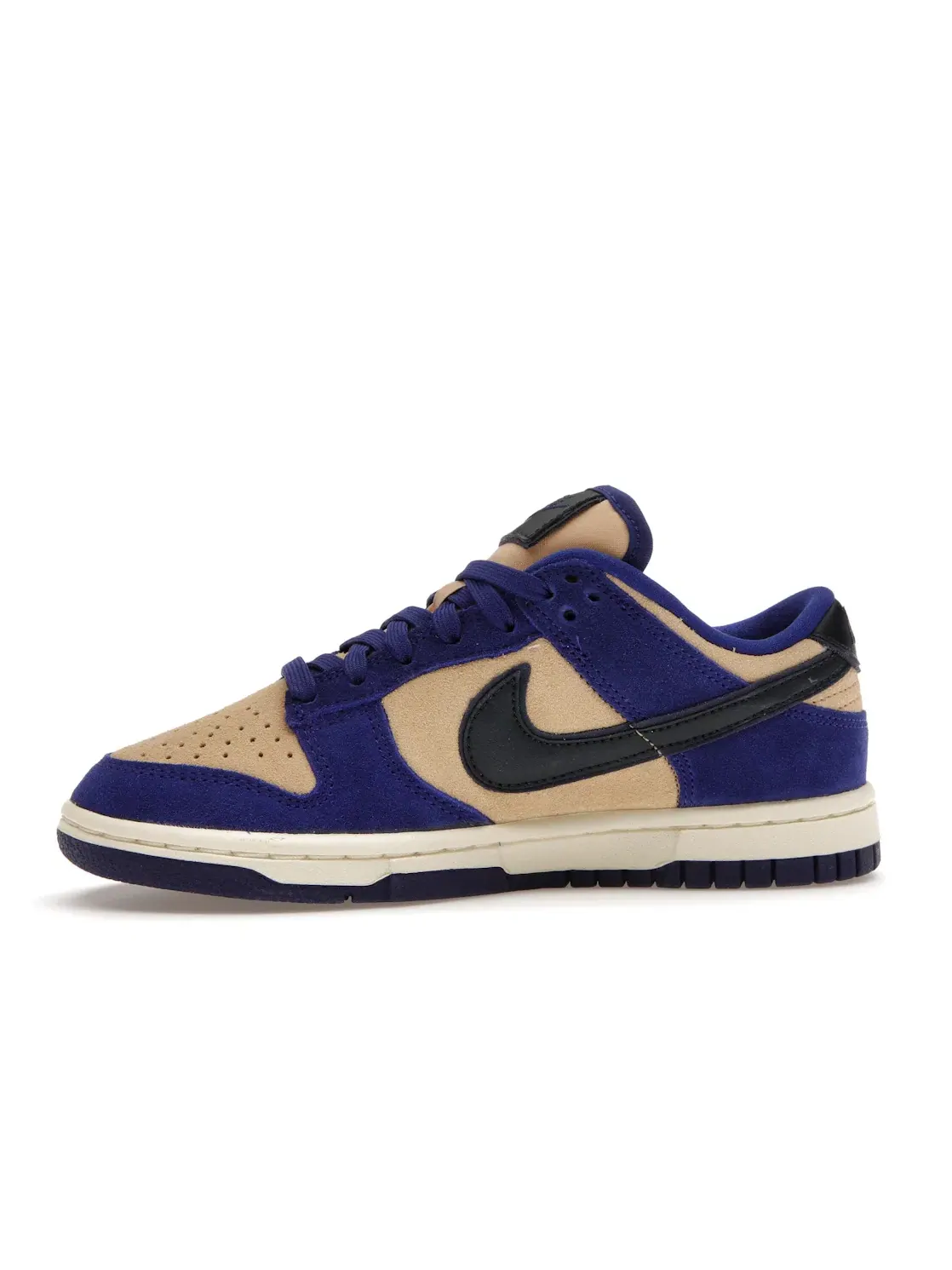 Женские кроссовки замшевые Nike Dunk Low LX — изображение 3 из 4