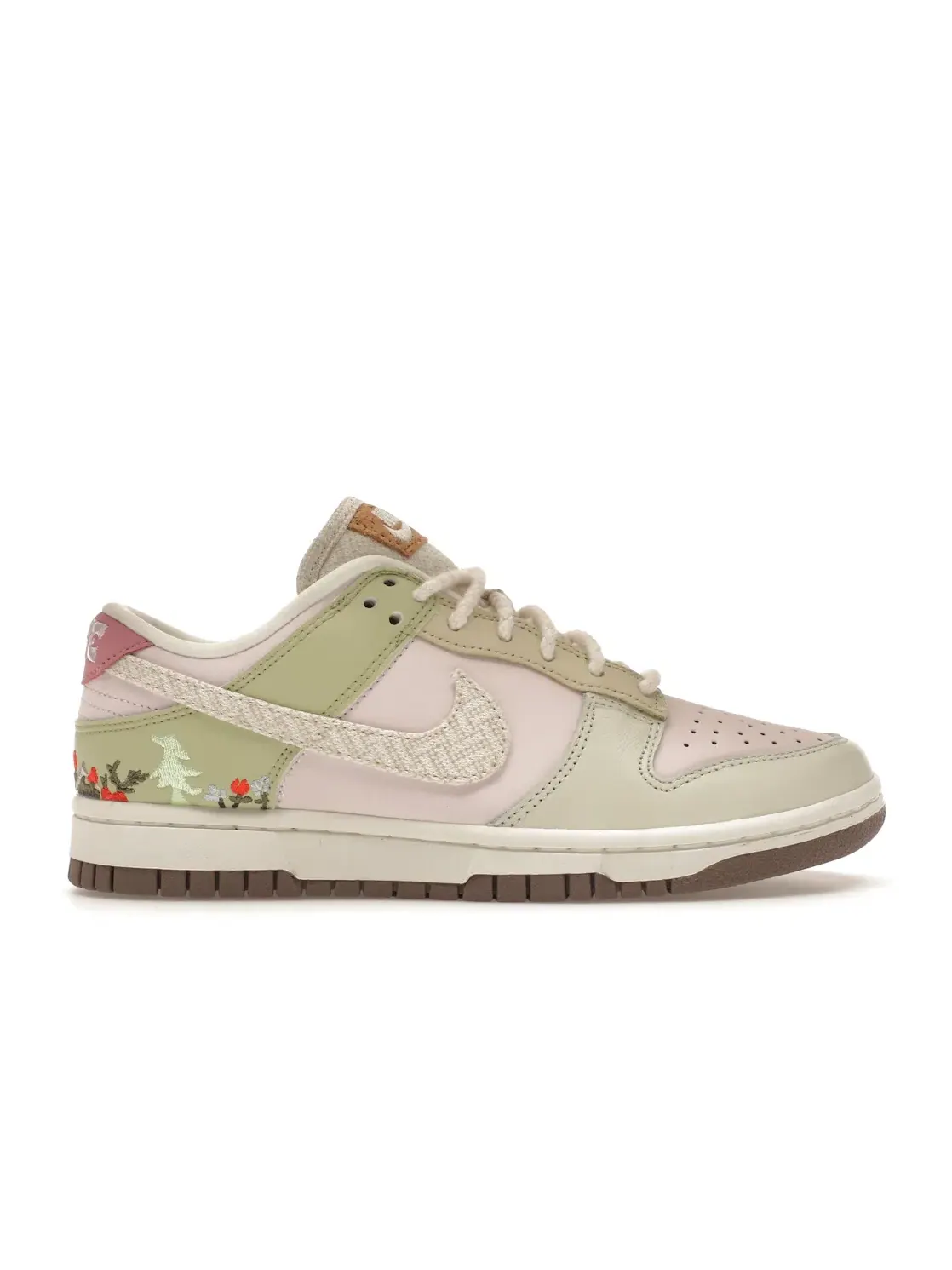 Женские кроссовки Lifestyle с перфорированным носком Nike Dunk Low LX, Mushroom — изображение 1 из 4