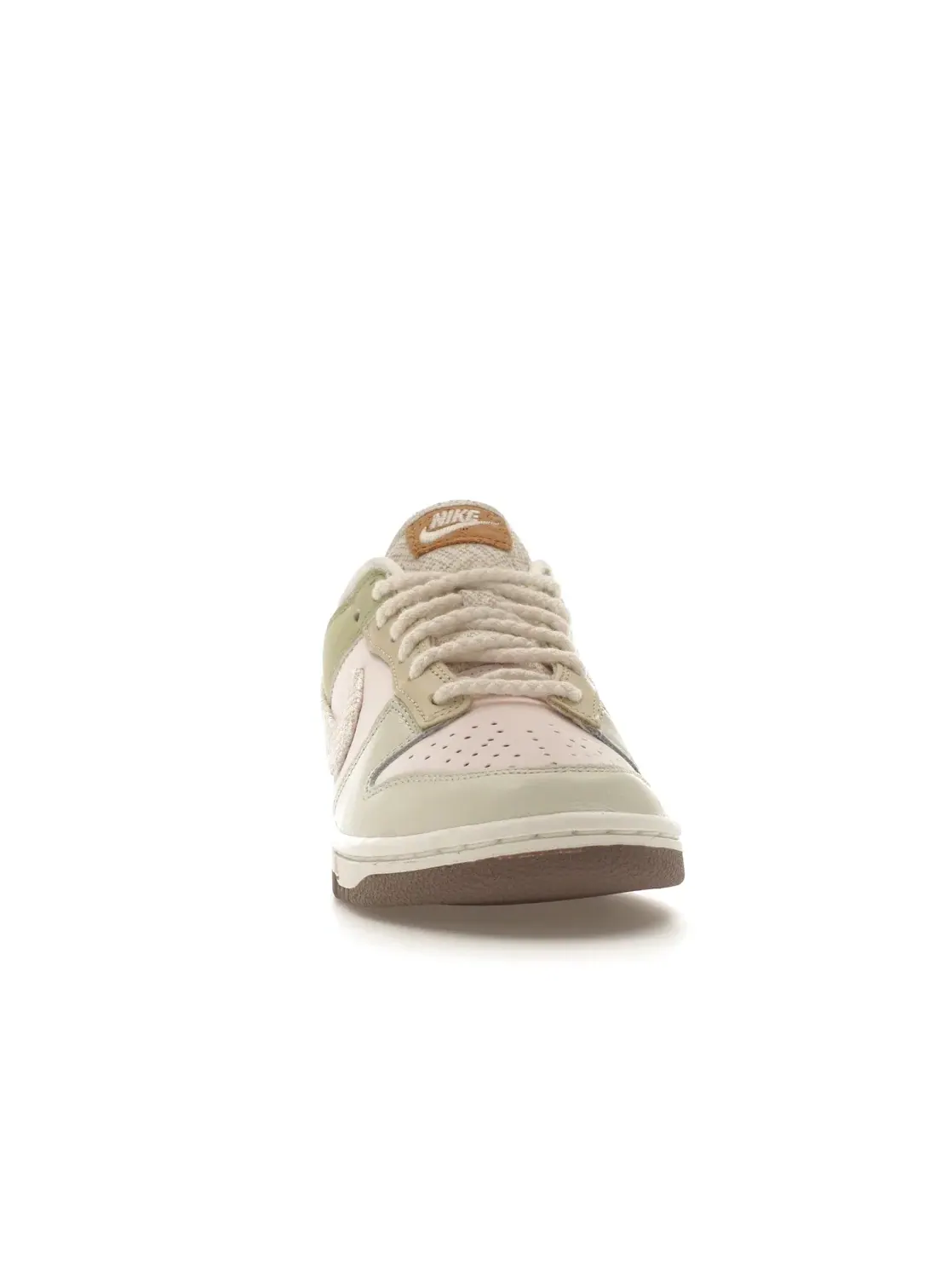 Женские кроссовки Lifestyle с перфорированным носком Nike Dunk Low LX, Mushroom — изображение 2 из 4