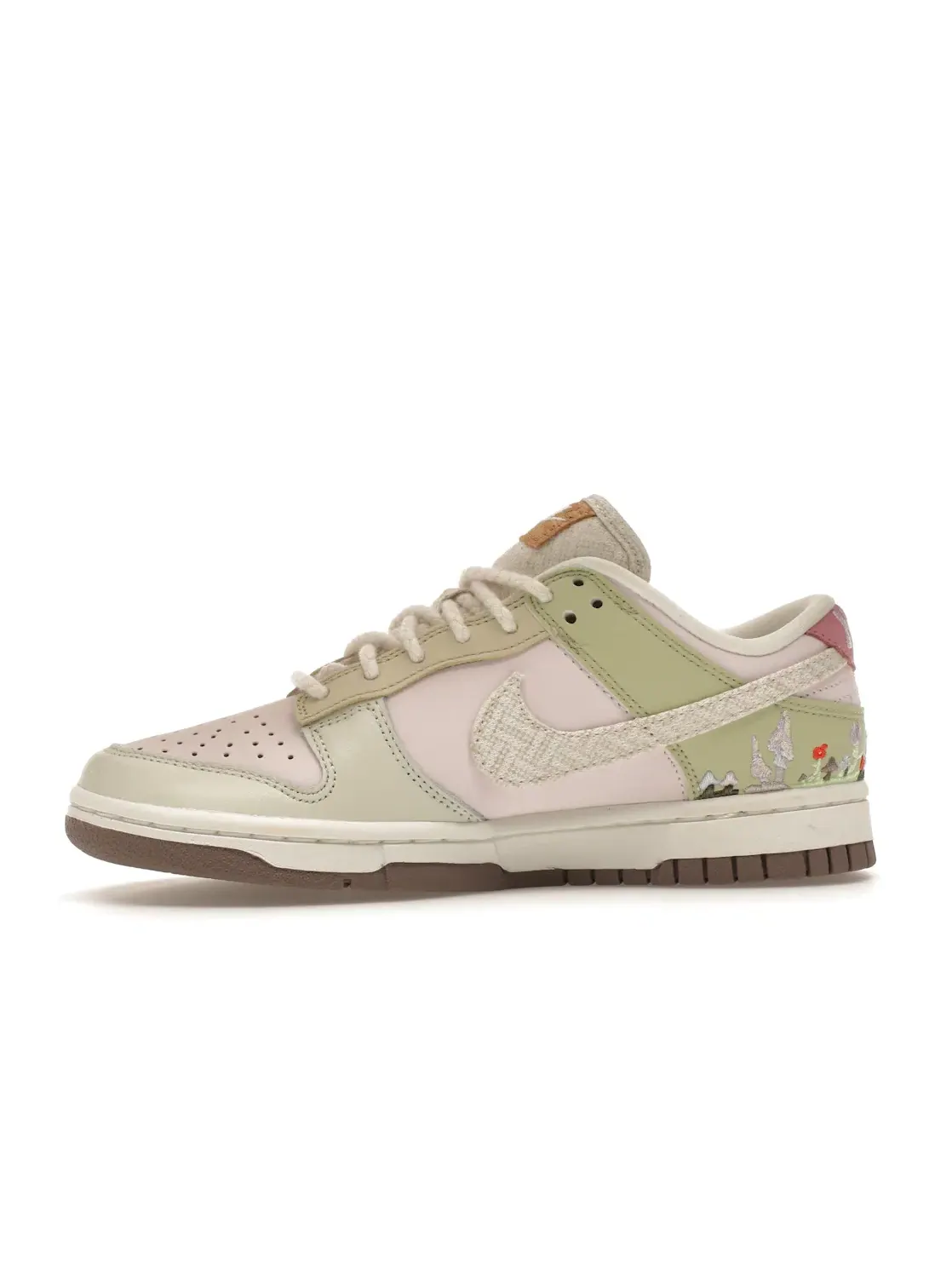 Женские кроссовки Lifestyle с перфорированным носком Nike Dunk Low LX, Mushroom — изображение 3 из 4