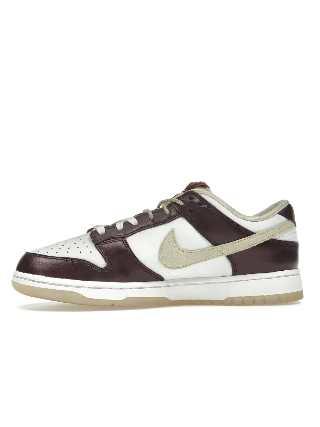 Женские кроссовки Lifestyle Nike Dunk Low LX — изображение 3 из 4, золотистый/бордовый