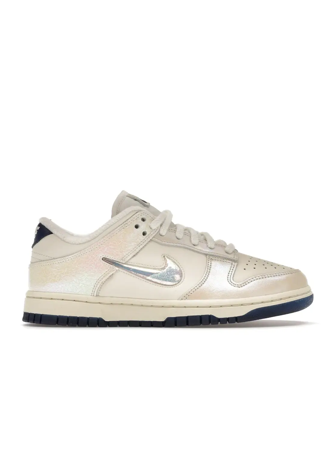 Женские кроссовки Lifestyle Nike Dunk Low — изображение 1 из 4, черный