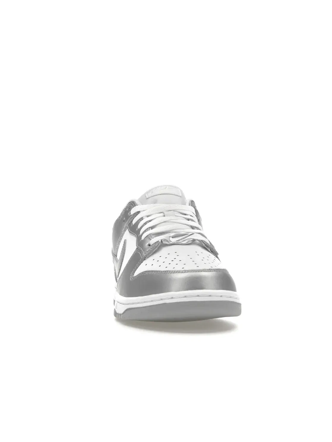 Женские кроссовки Lifestyle с металлическим серебром Nike Dunk Low — изображение 2 из 4