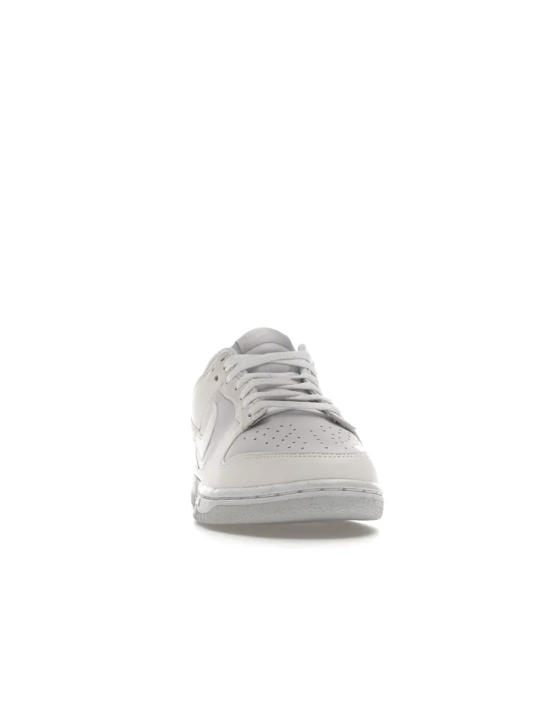 Женские кроссовки из переработанных материалов Nike Dunk Low Next Nature Nike — изображение 2 из 4, белый/-серый