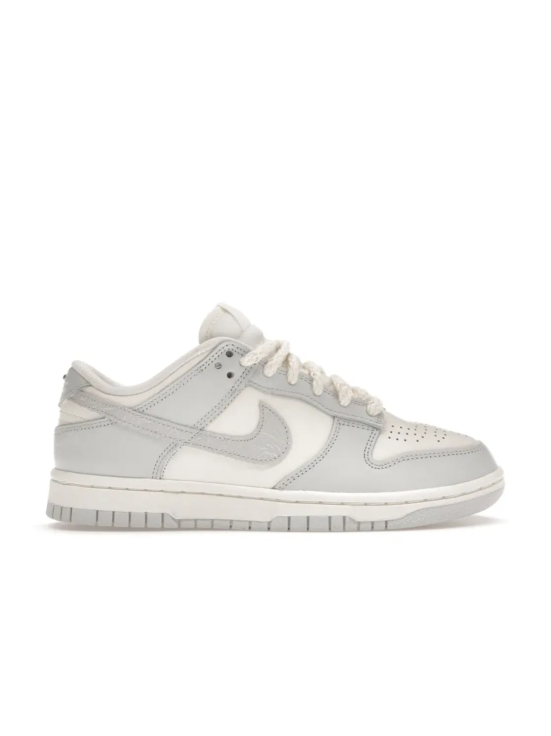 Женские кроссовки с кожаным верхом Nike Dunk Low — изображение 1 из 4, серый