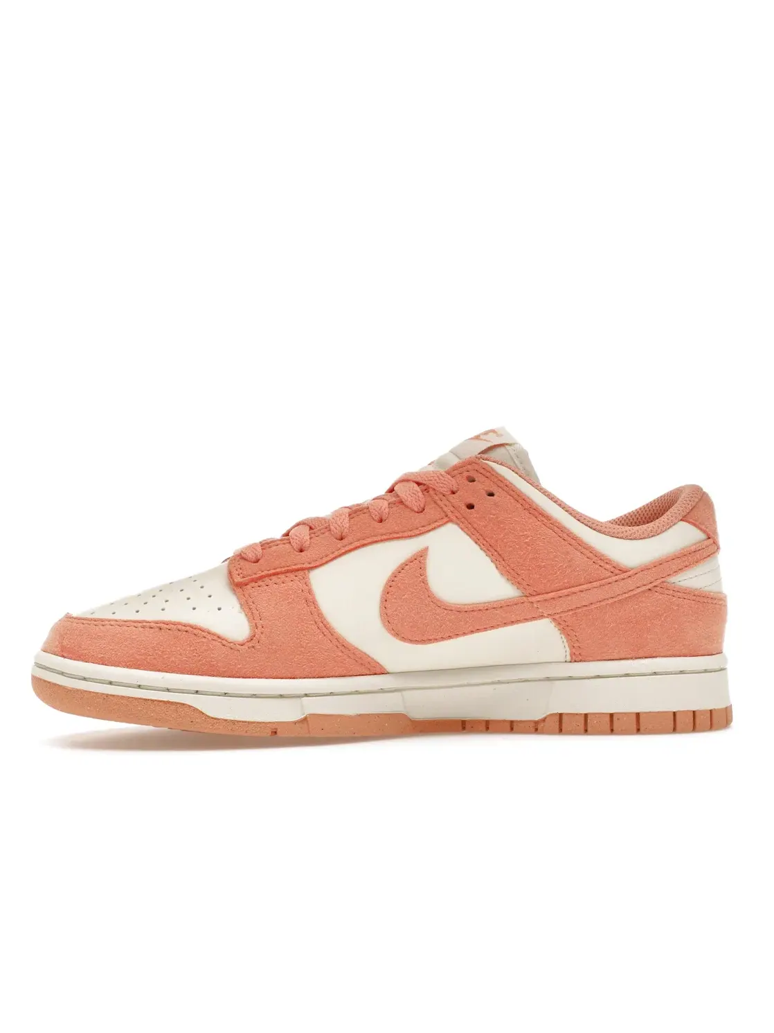 Женские кроссовки из переработанных материалов Nike Dunk Low Next Nature Nike — изображение 2 из 3, белый