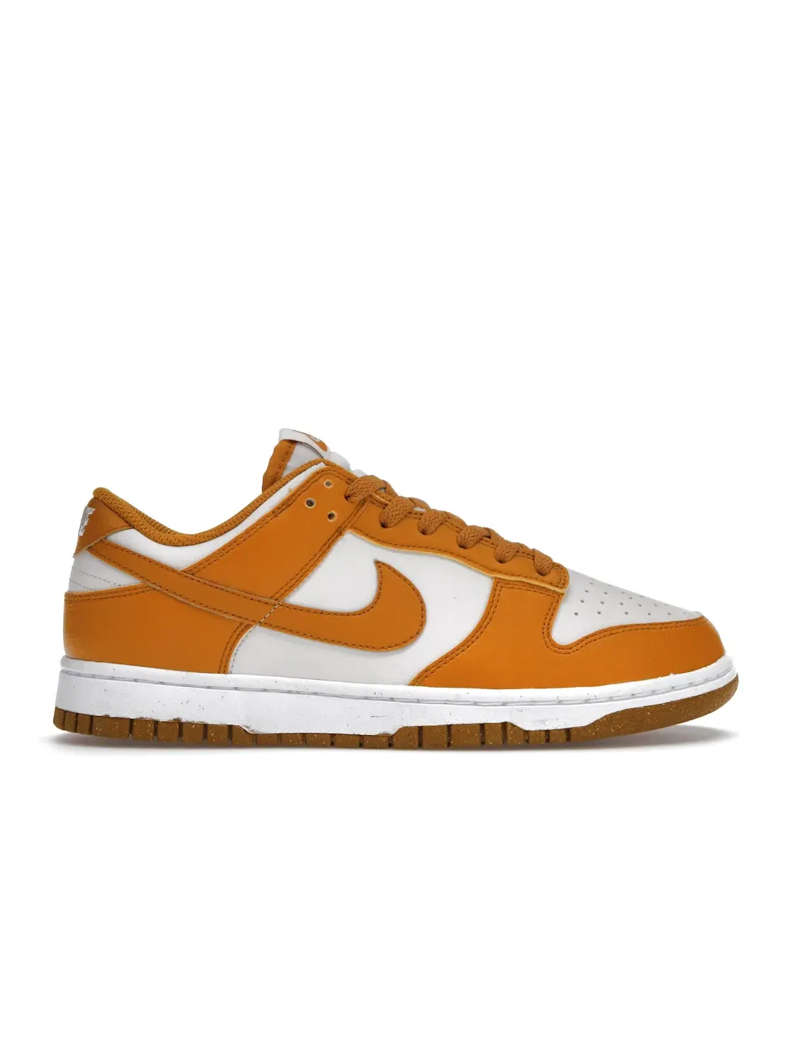 Женские кроссовки Lifestyle с верхом из переработанного полиэстера Nike Dunk Low Next Nature — изображение 1 из 4