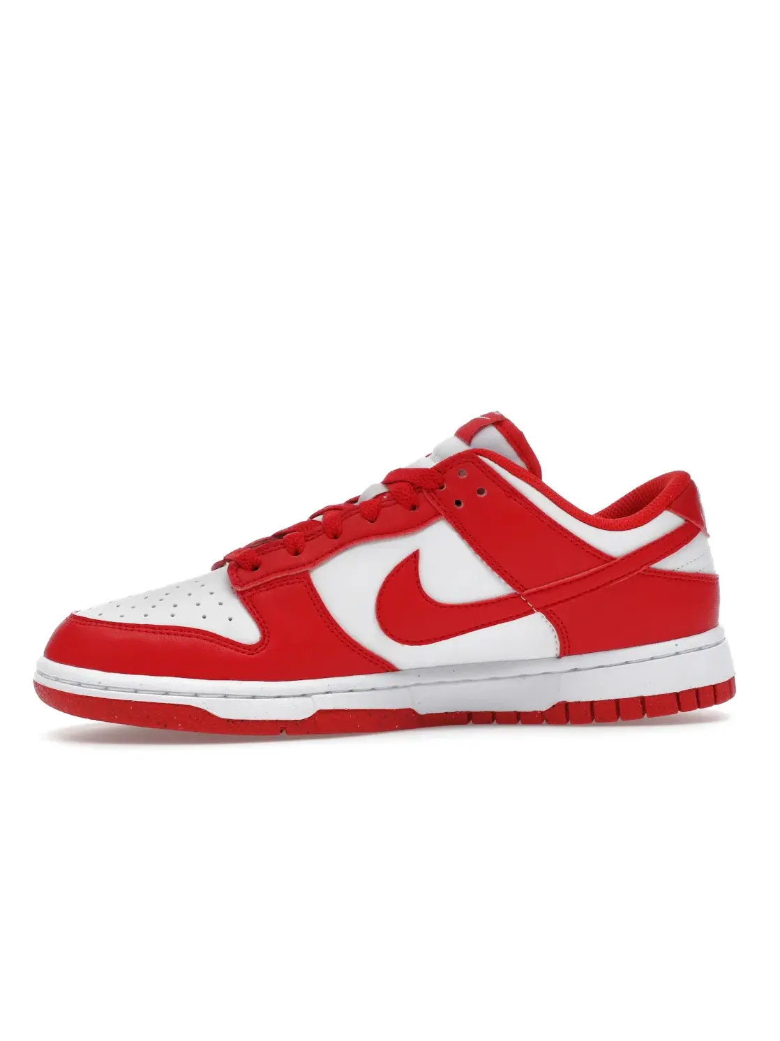 Женские кроссовки с контрастным дизайном Nike Dunk Low Next Nature Nike — изображение 3 из 4, белый красный