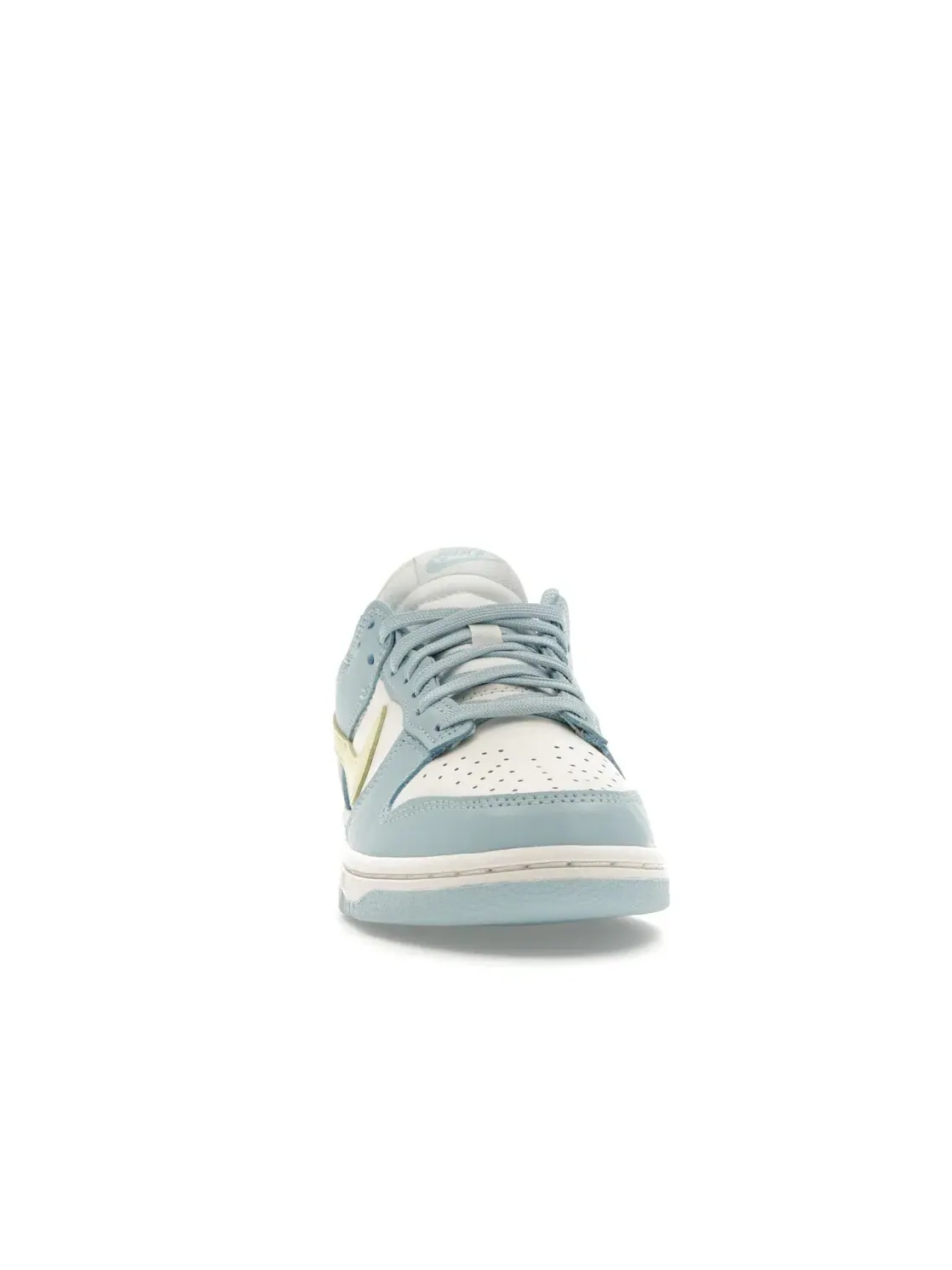 Женские кроссовки Lifestyle с цветным дизайном Nike Dunk Low — изображение 2 из 4, светлый серебристый