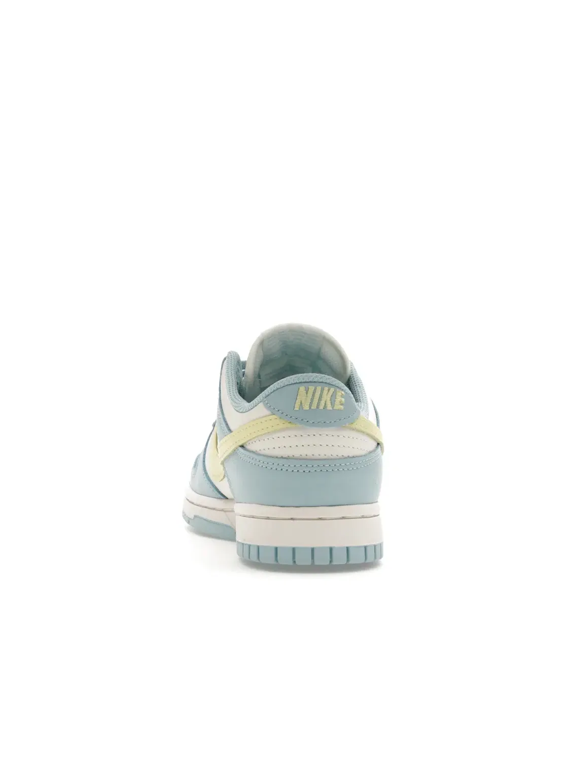 Женские кроссовки Lifestyle с цветным дизайном Nike Dunk Low — изображение 4 из 4, светлый серебристый