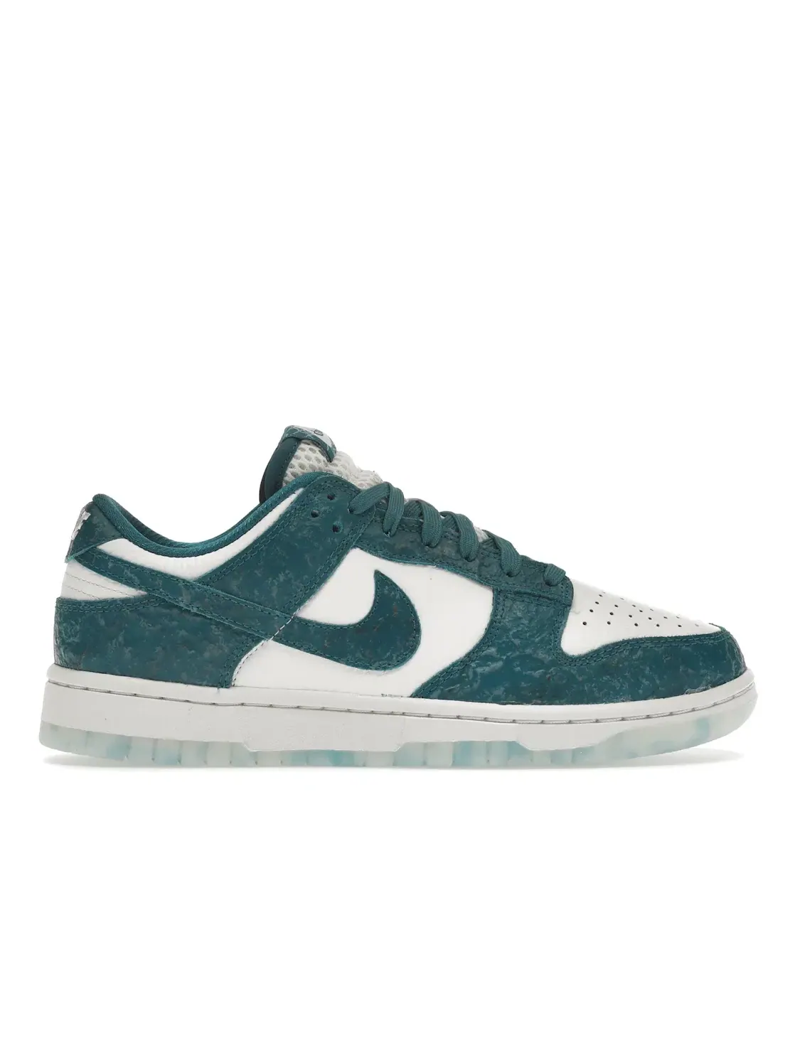Женские кроссовки с текстурированными накладками Nike Dunk Low — изображение 1 из 4, белый/яркий
