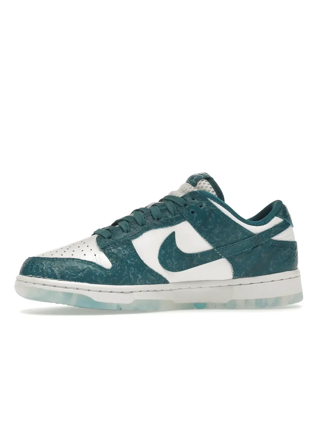 Женские кроссовки с текстурированными накладками Nike Dunk Low — изображение 3 из 4, белый/яркий