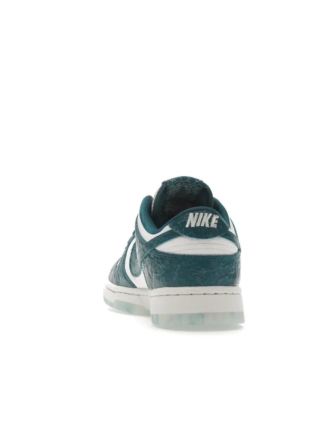 Женские кроссовки с текстурированными накладками Nike Dunk Low — изображение 4 из 4, белый/яркий
