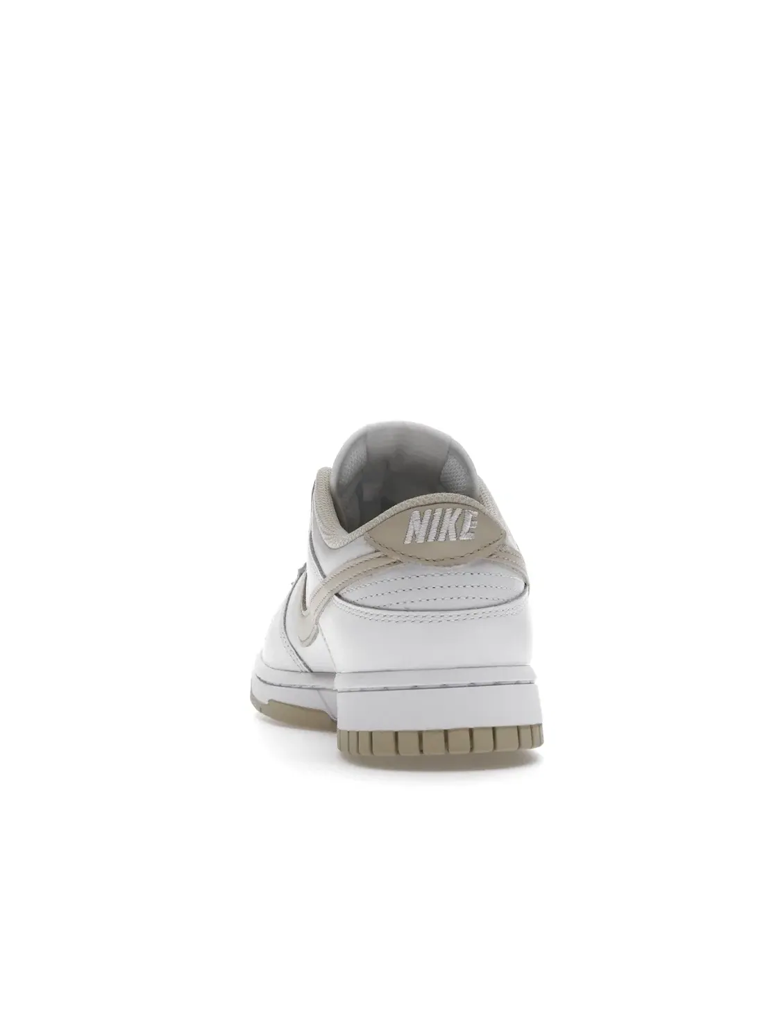 Женские кроссовки Lifestyle с перфорацией Nike Dunk Low Nike — изображение 4 из 4, белый/белый