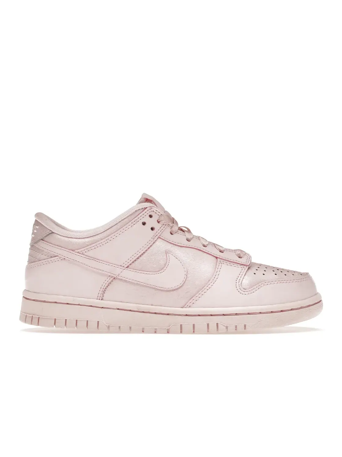 Детские кроссовки Lifestyle с перфорированным носком Nike Dunk Low Nike — изображение 1 из 4, розовый/розовый