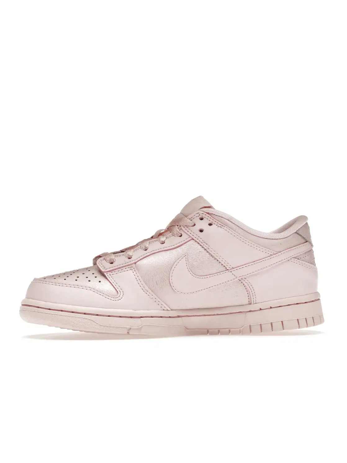 Детские кроссовки Lifestyle с перфорированным носком Nike Dunk Low Nike — изображение 3 из 4, розовый/розовый