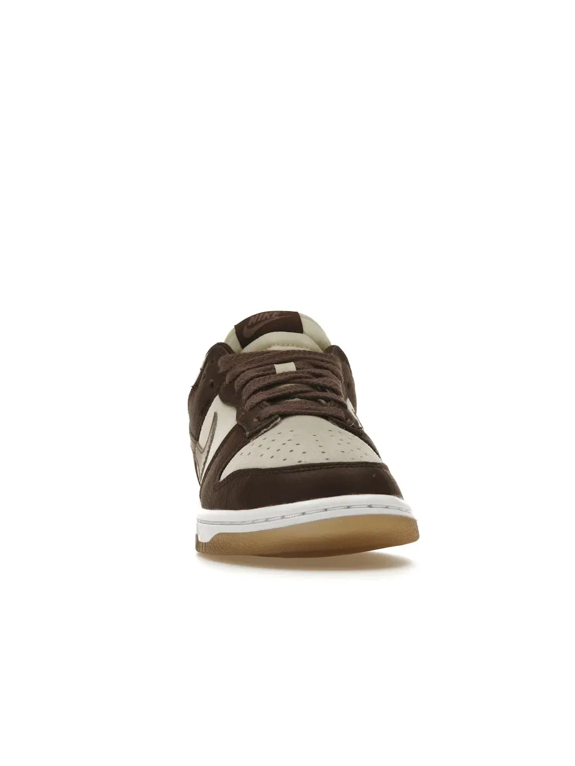 Женские кроссовки Lifestyle с уникальным цветом Nike Dunk Low Nike — изображение 2 из 4, белый