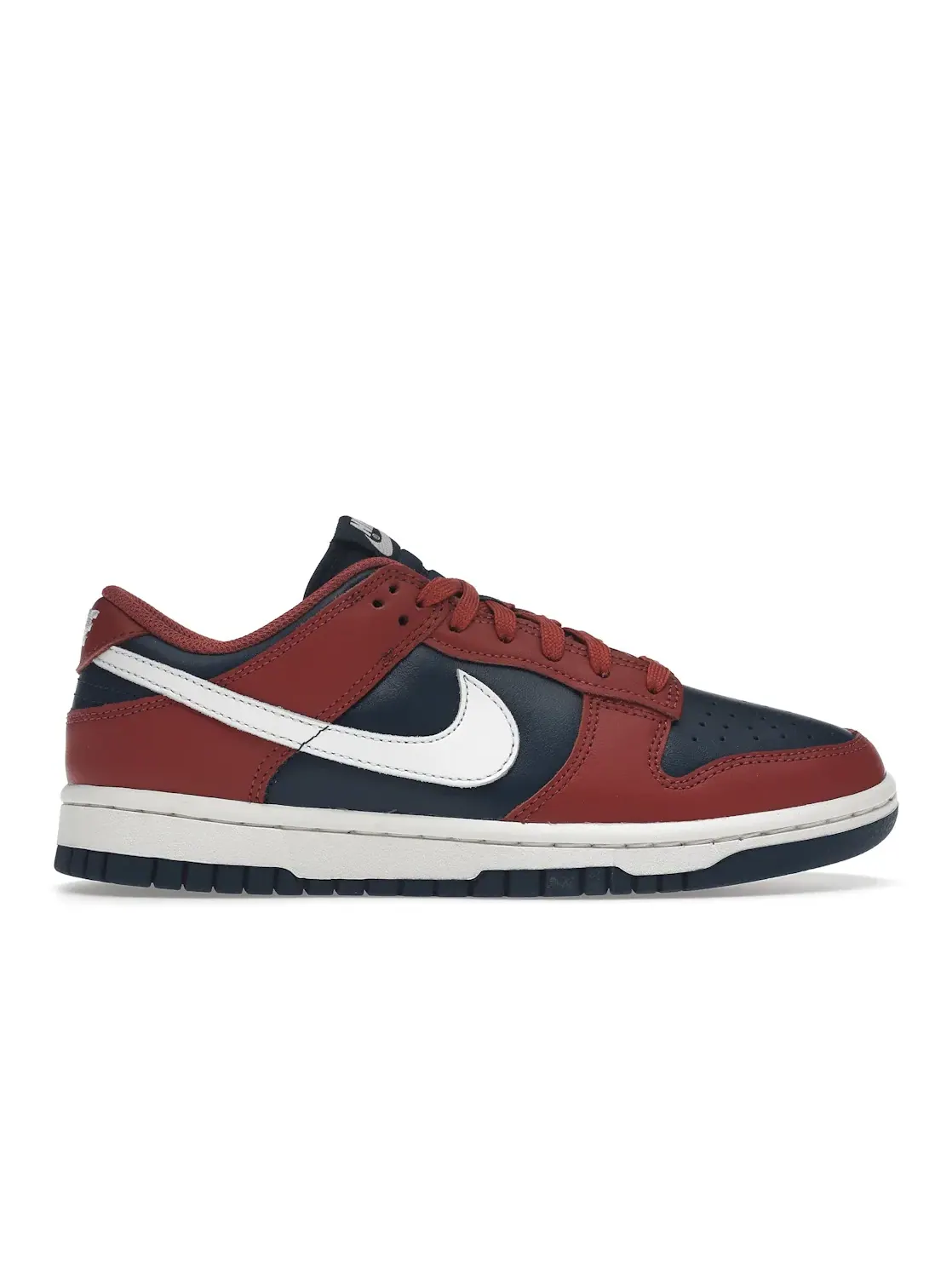 Женские кроссовки Lifestyle с перфорированным носком Nike Dunk Low Retro — изображение 1 из 4, белый-синий