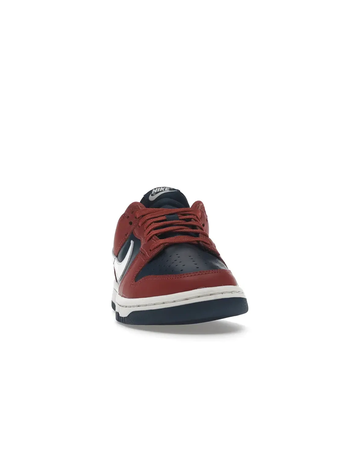 Женские кроссовки Lifestyle с перфорированным носком Nike Dunk Low Retro — изображение 2 из 4, белый-синий