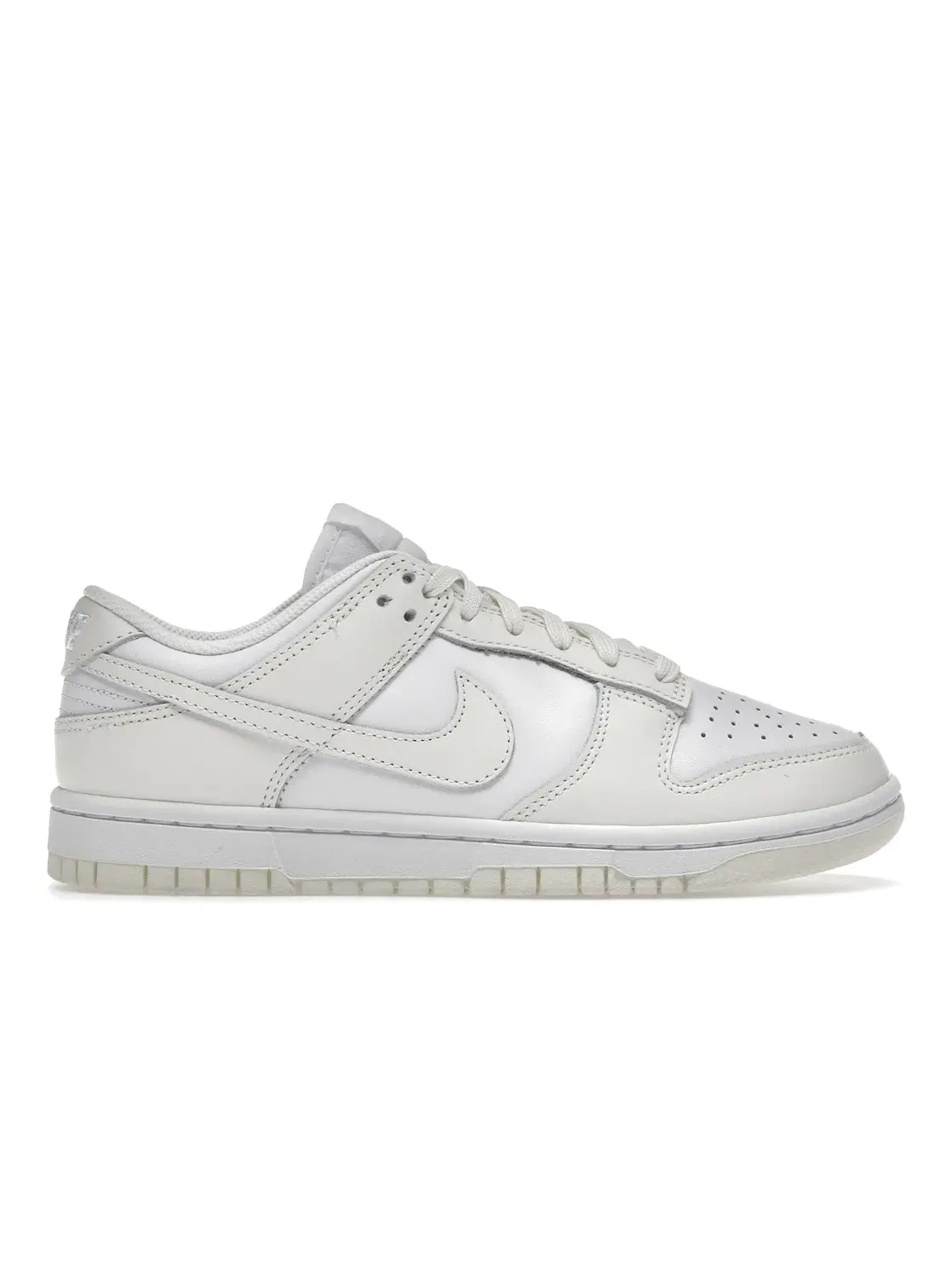 Женские кроссовки ретро с низкой посадкой Nike Dunk Low Retro — изображение 1 из 4, белый