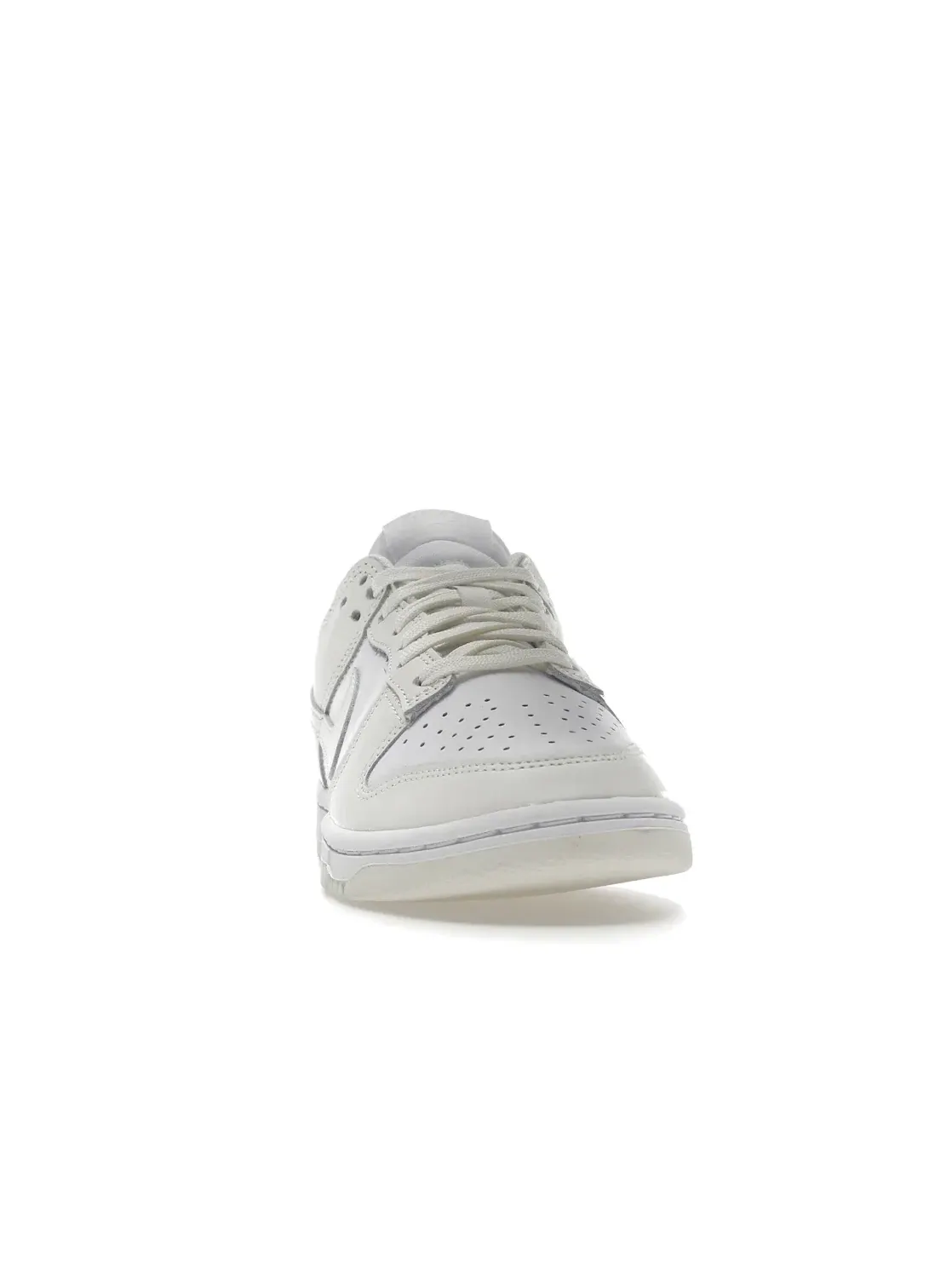 Женские кроссовки ретро с низкой посадкой Nike Dunk Low Retro — изображение 2 из 4, белый