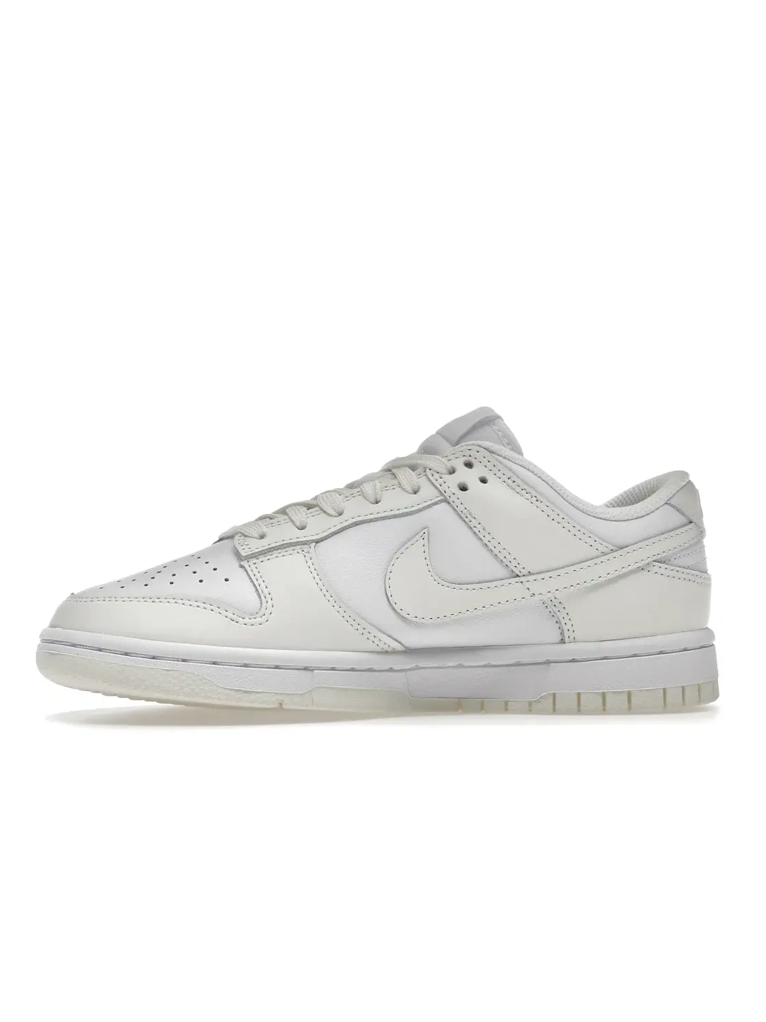 Женские кроссовки ретро с низкой посадкой Nike Dunk Low Retro — изображение 3 из 4, белый