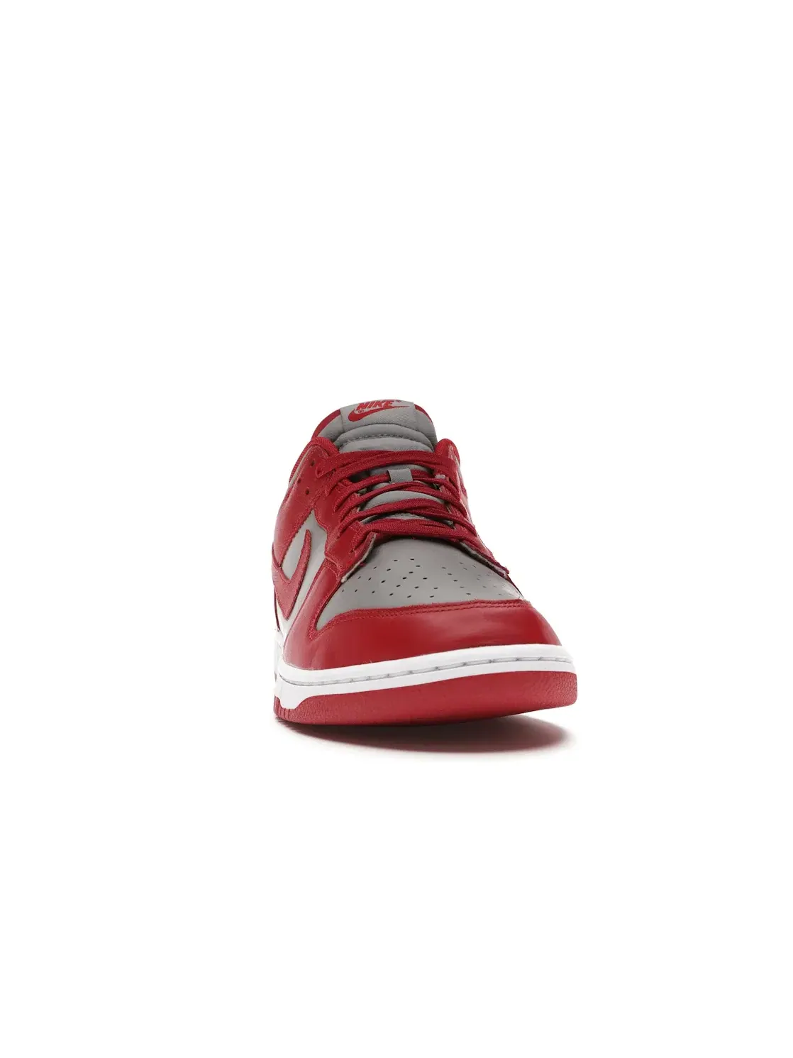 Мужские кроссовки Lifestyle с кожаным верхом Nike Dunk Low Retro — изображение 2 из 4, серый/белый/красный