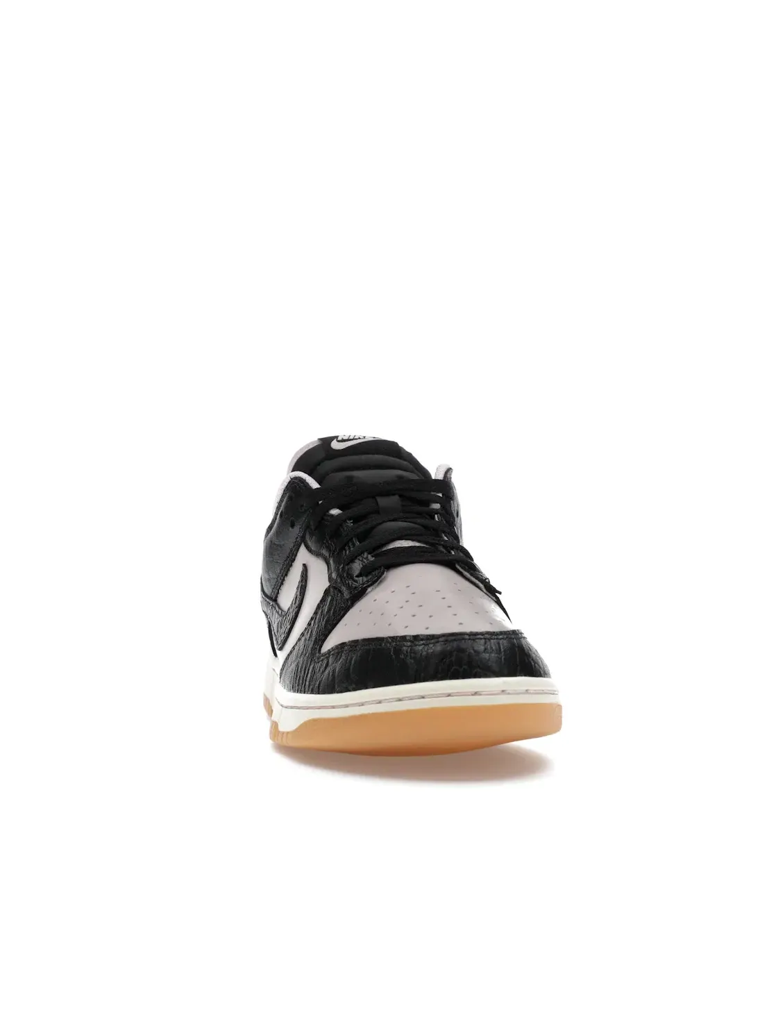 Мужские кроссовки с пастельно-розовым и черным дизайном Nike Dunk Low Retro — изображение 2 из 4