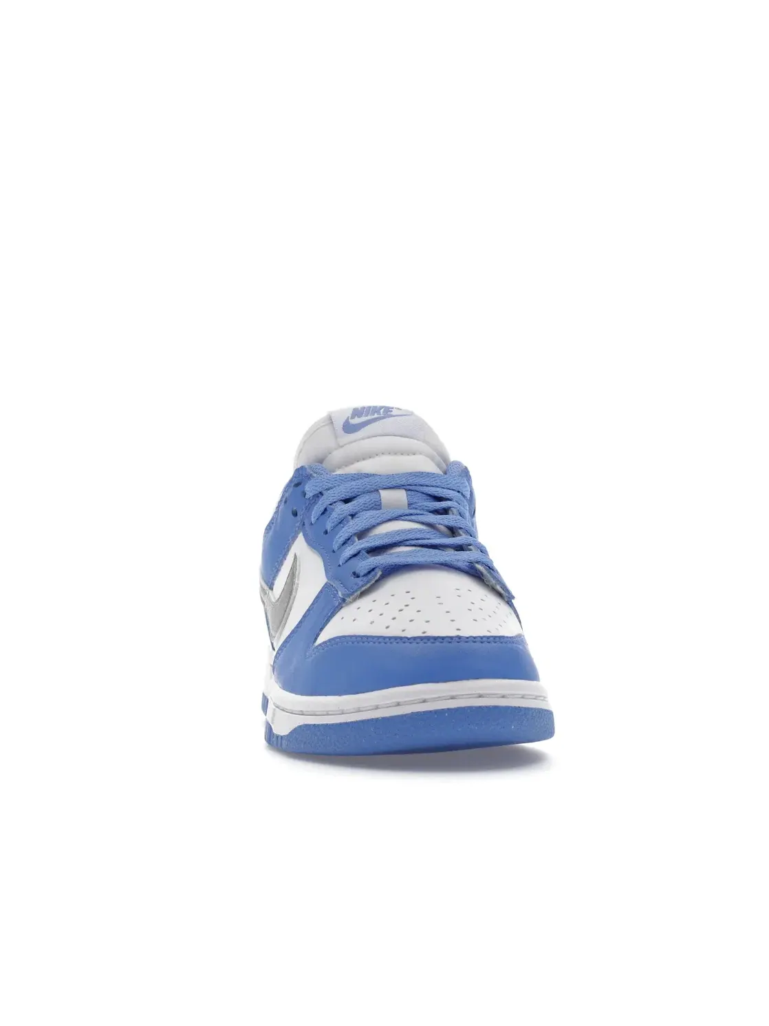 Женские кроссовки Lifestyle с перфорацией Nike Dunk Low — изображение 2 из 4