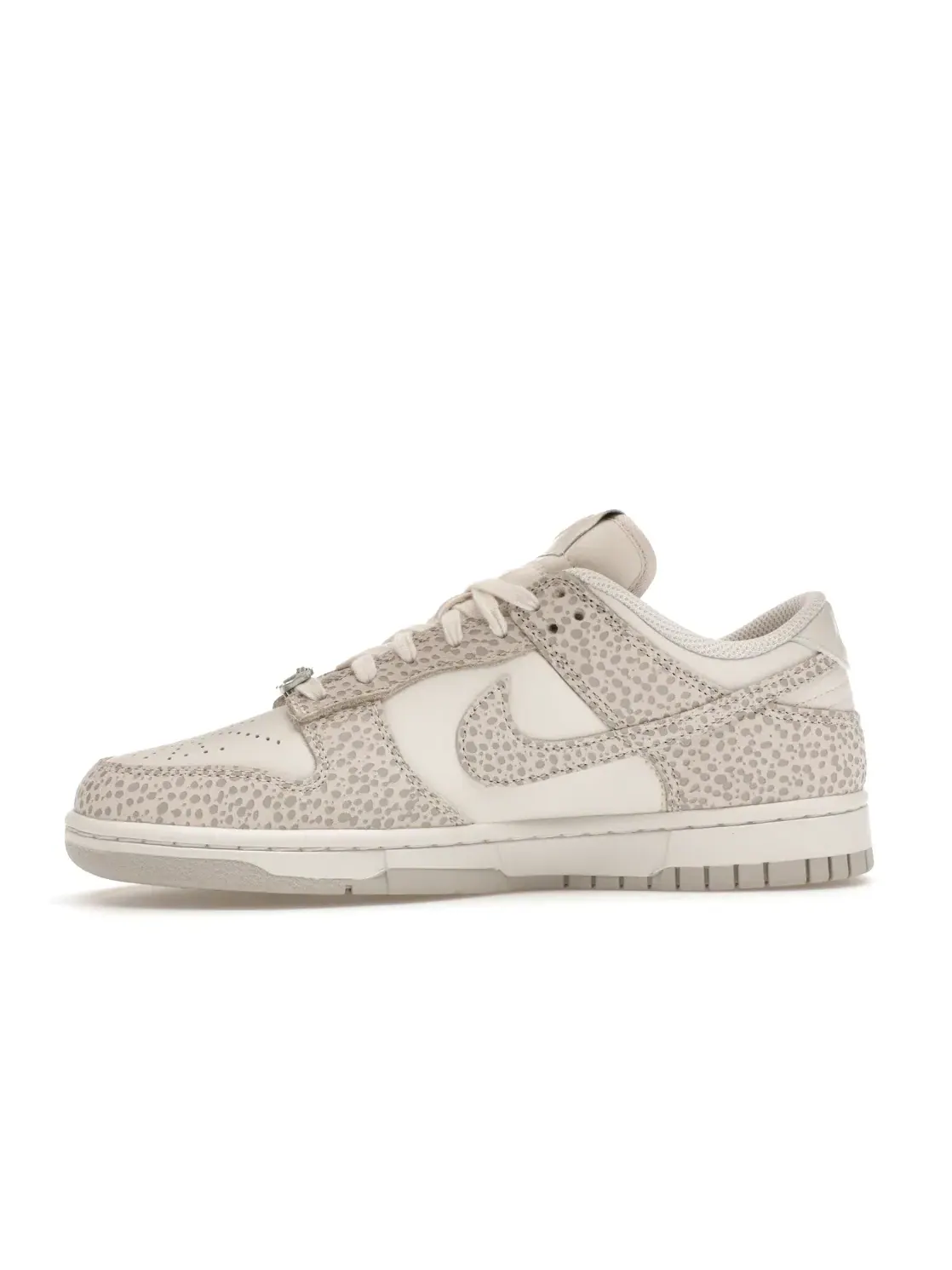 Женские кроссовки Lifestyle с сафари-принтом Nike Dunk Low — изображение 3 из 4, светлый серый