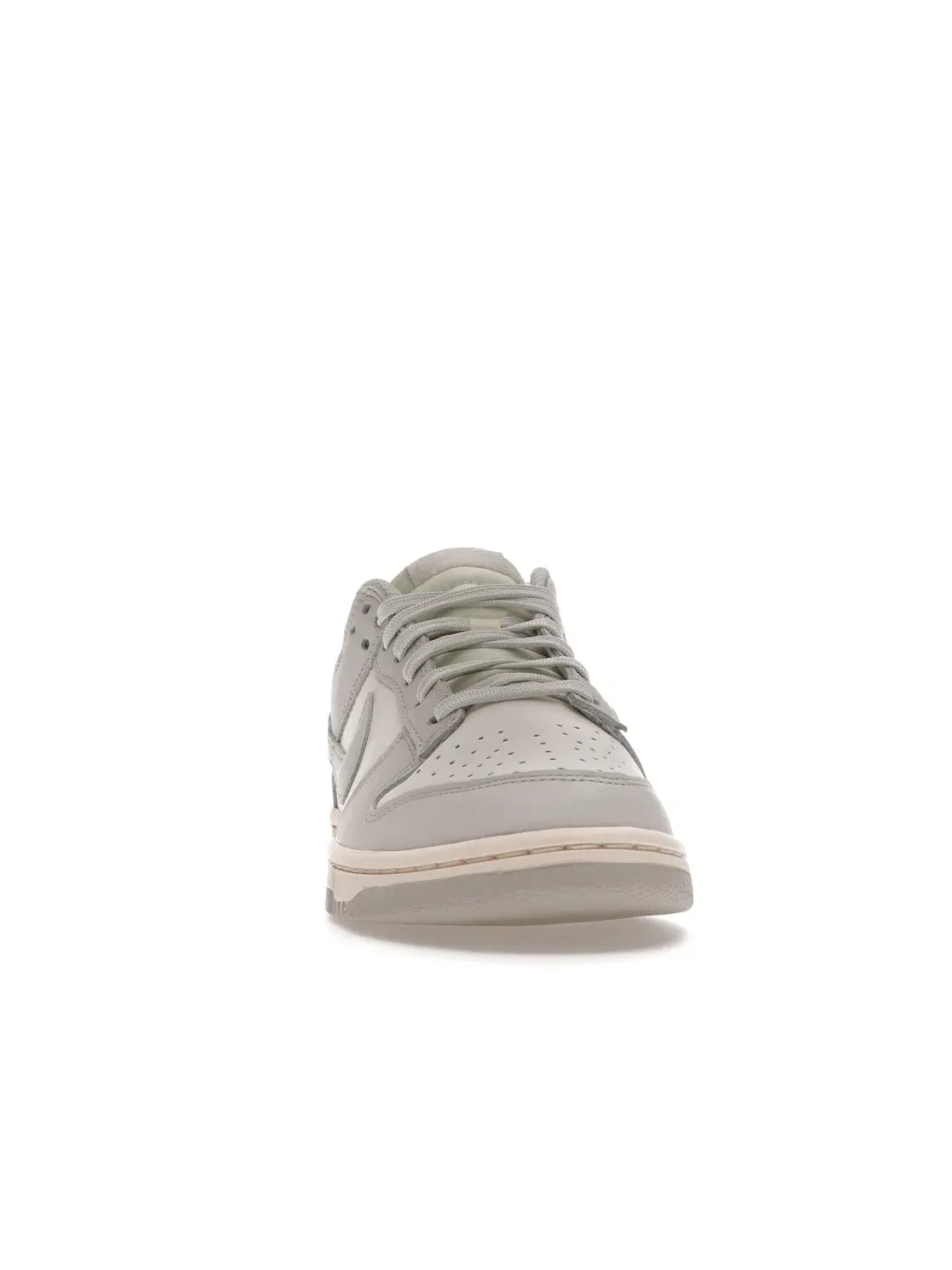 Женские кроссовки Lifestyle Nike Nike Dunk Low — изображение 2 из 4