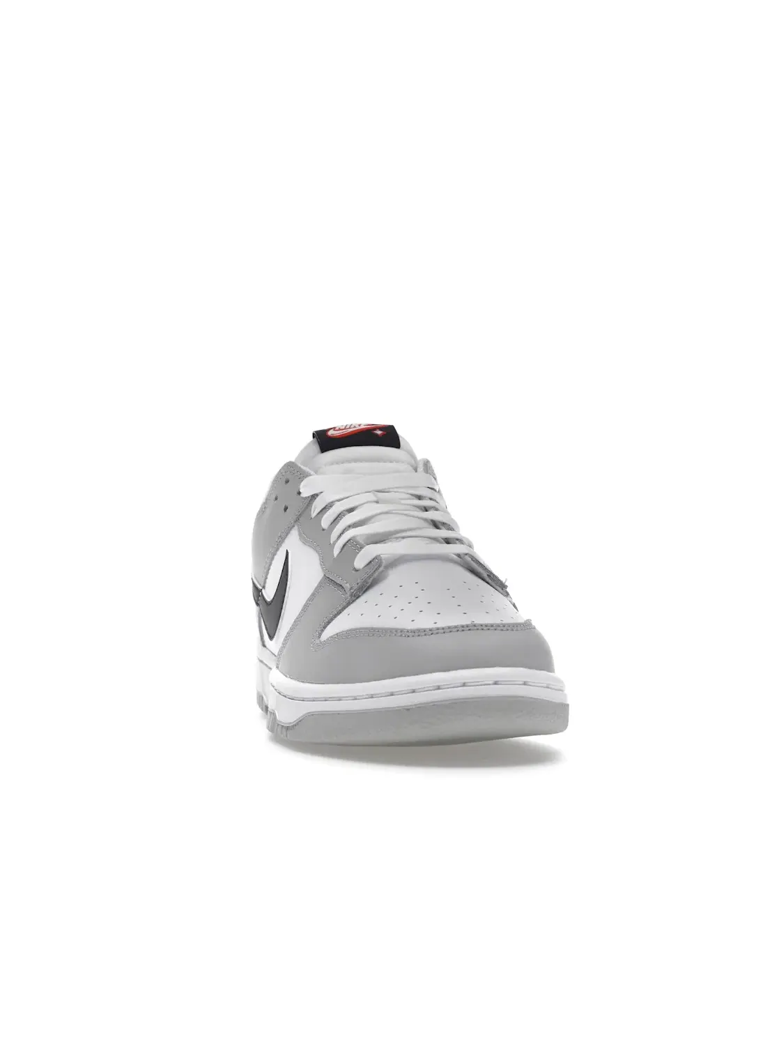 Мужские кроссовки Lifestyle Nike Dunk Low SE — изображение 2 из 4, серый/светлый