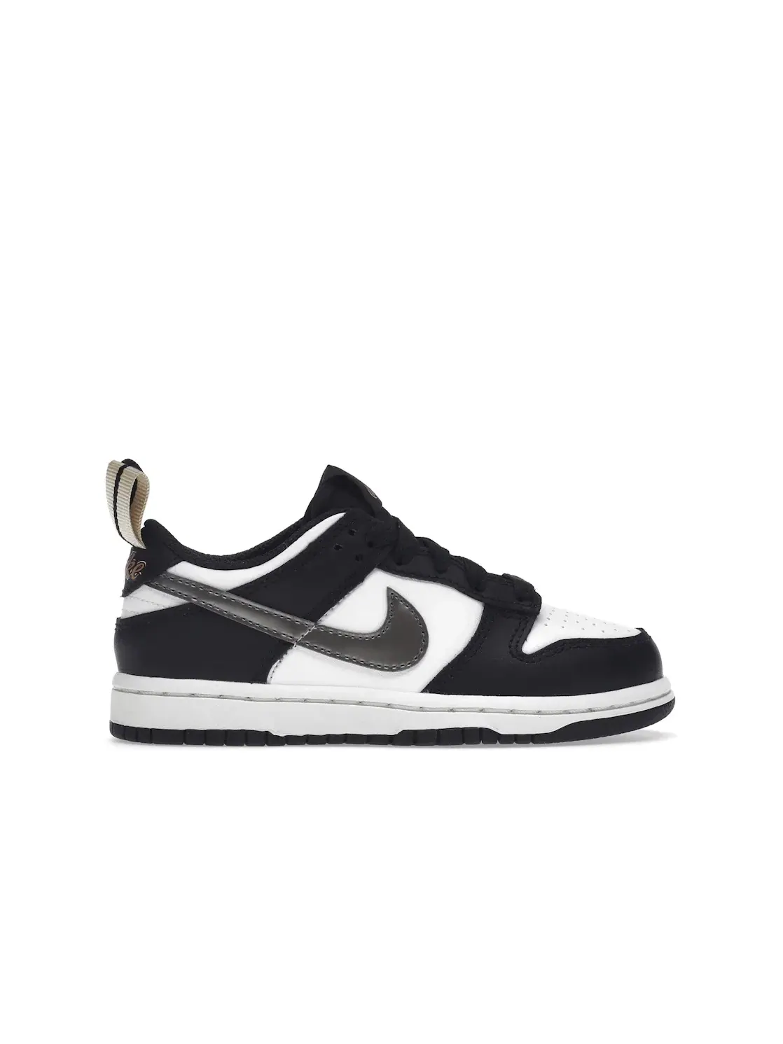 Детские кроссовки Lifestyle Nike Dunk Low SE — изображение 1 из 4, черный/металлик/белый
