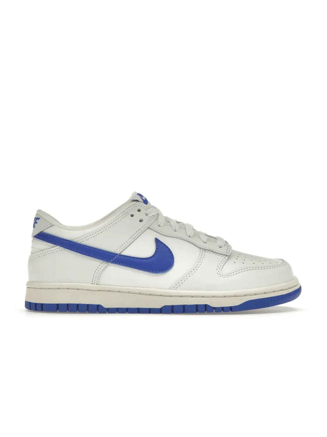 Детские кроссовки с классическим дизайном Nike Dunk Low Nike — изображение 1 из 4, белый