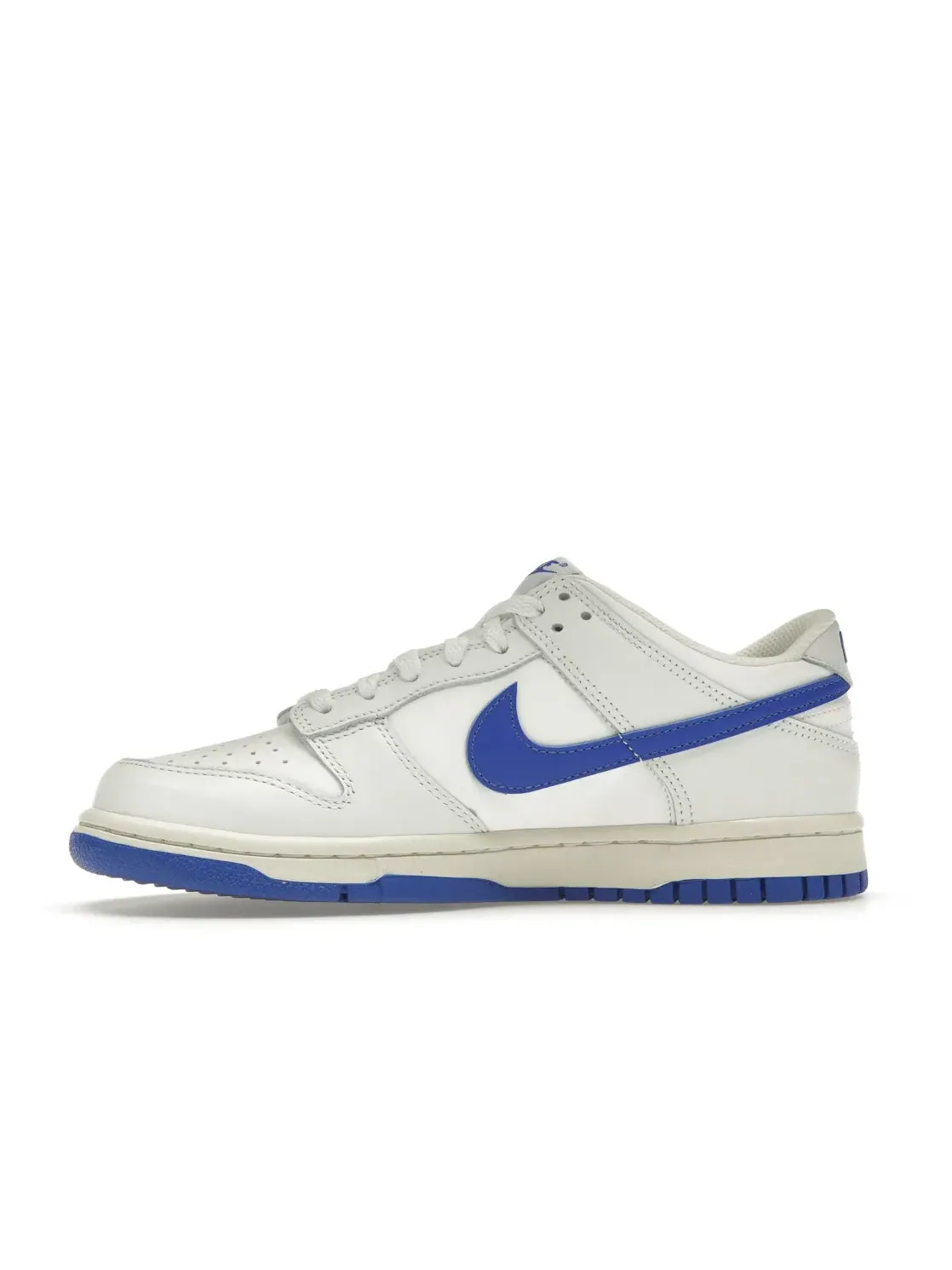 Детские кроссовки с классическим дизайном Nike Dunk Low Nike — изображение 3 из 4, белый