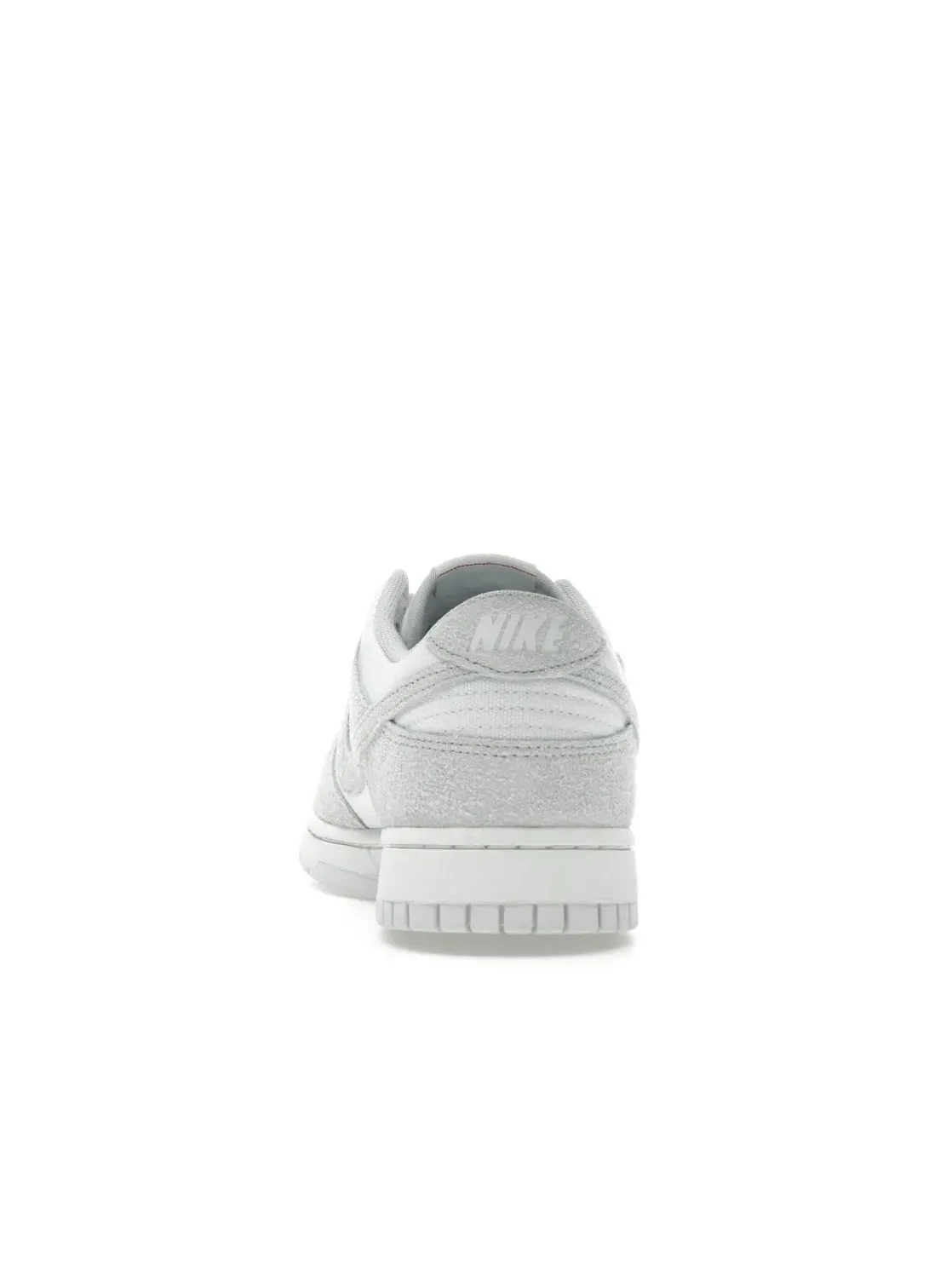 Женские кроссовки с кожаным и замшевым верхом Nike Dunk Low — изображение 4 из 4, белый/-красный